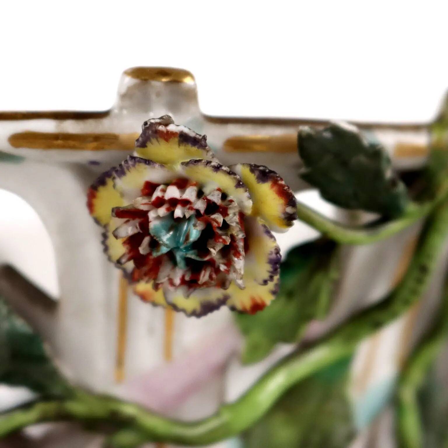 Antique porcelain box Europe 1800s with gold flower decoration