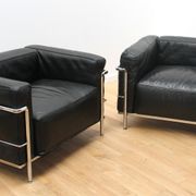 Pair of armchairs LC3