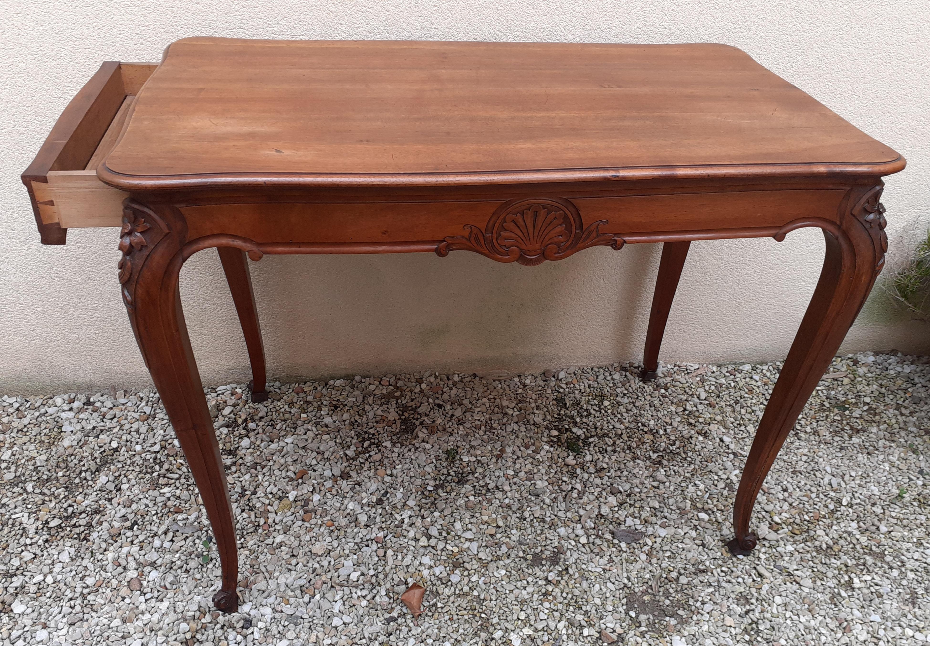 Flat desk, one-drawer table, nineteenth century carved walnut top in Louis XV style