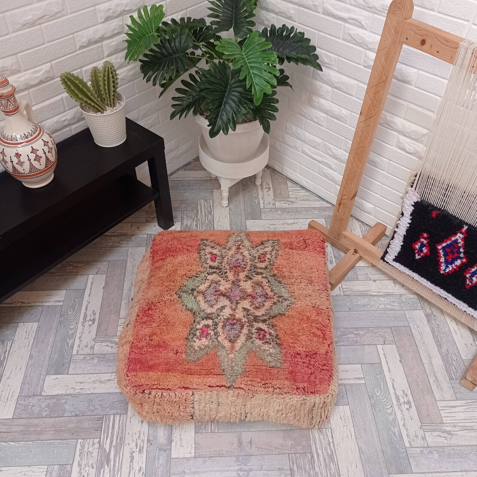 Handmade Berber pouf in wool 60 X 60 X 20 CM