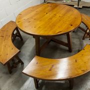 Brutalist ensemble round table 113cm and its 4 rounded stools 1960