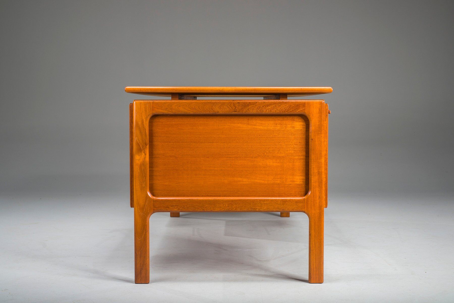 Mid-century modern teak freestanding desk from GV Møbler, 1960s