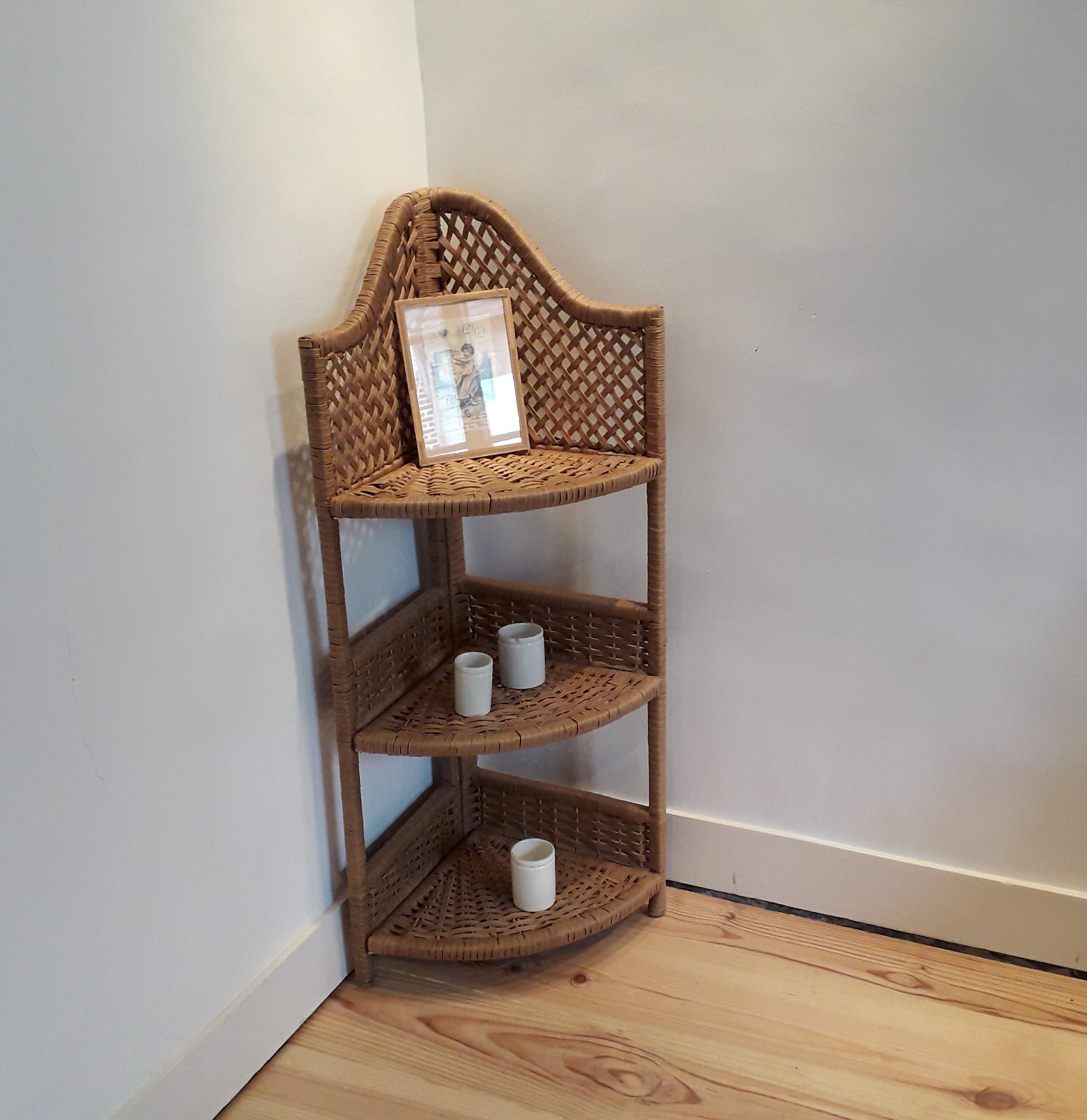 Corner shelves