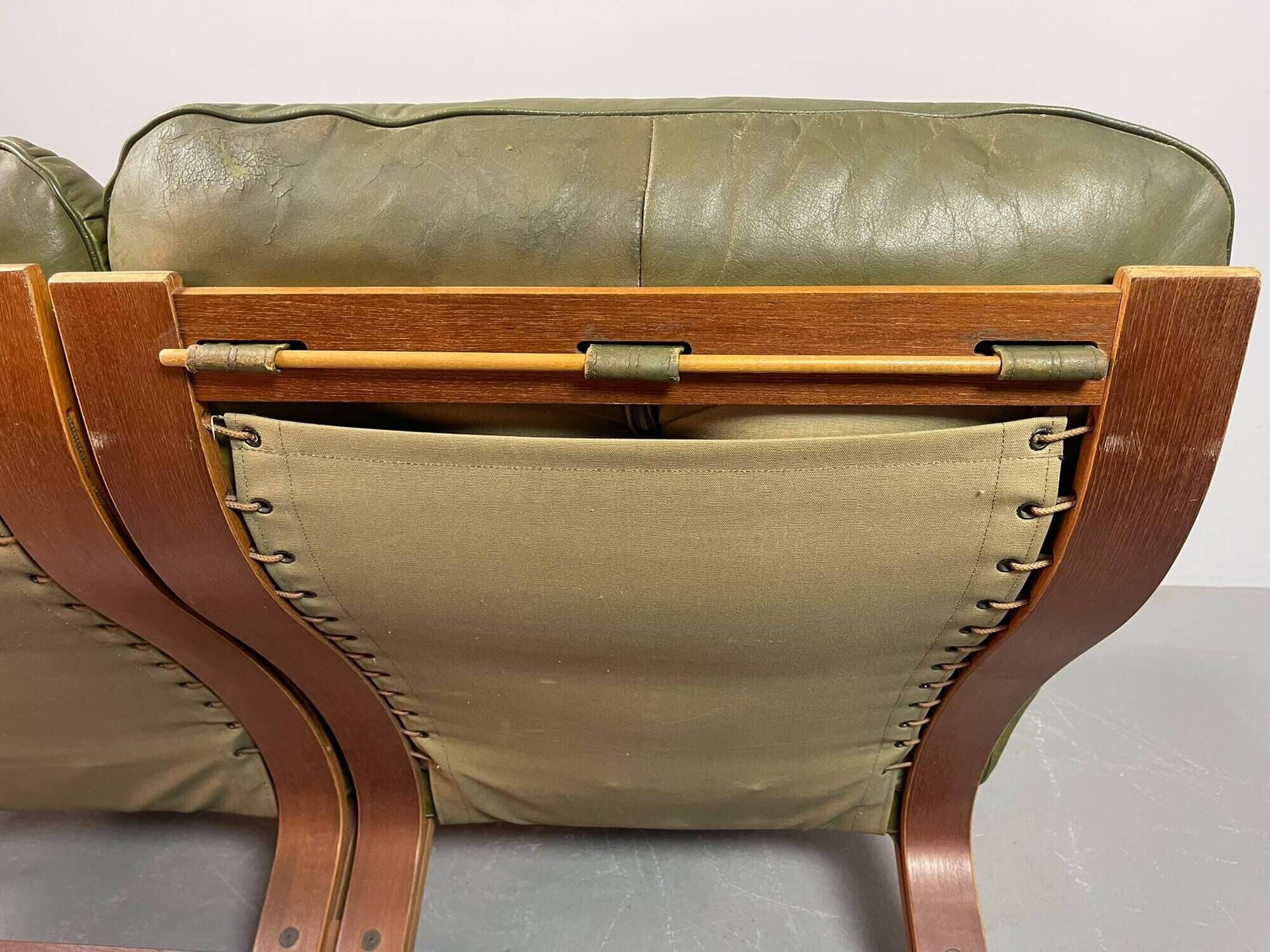 Supercomfy Scandinavian Rybo Rykken Olivegreen Leather 2-Seater Ry-Wing
