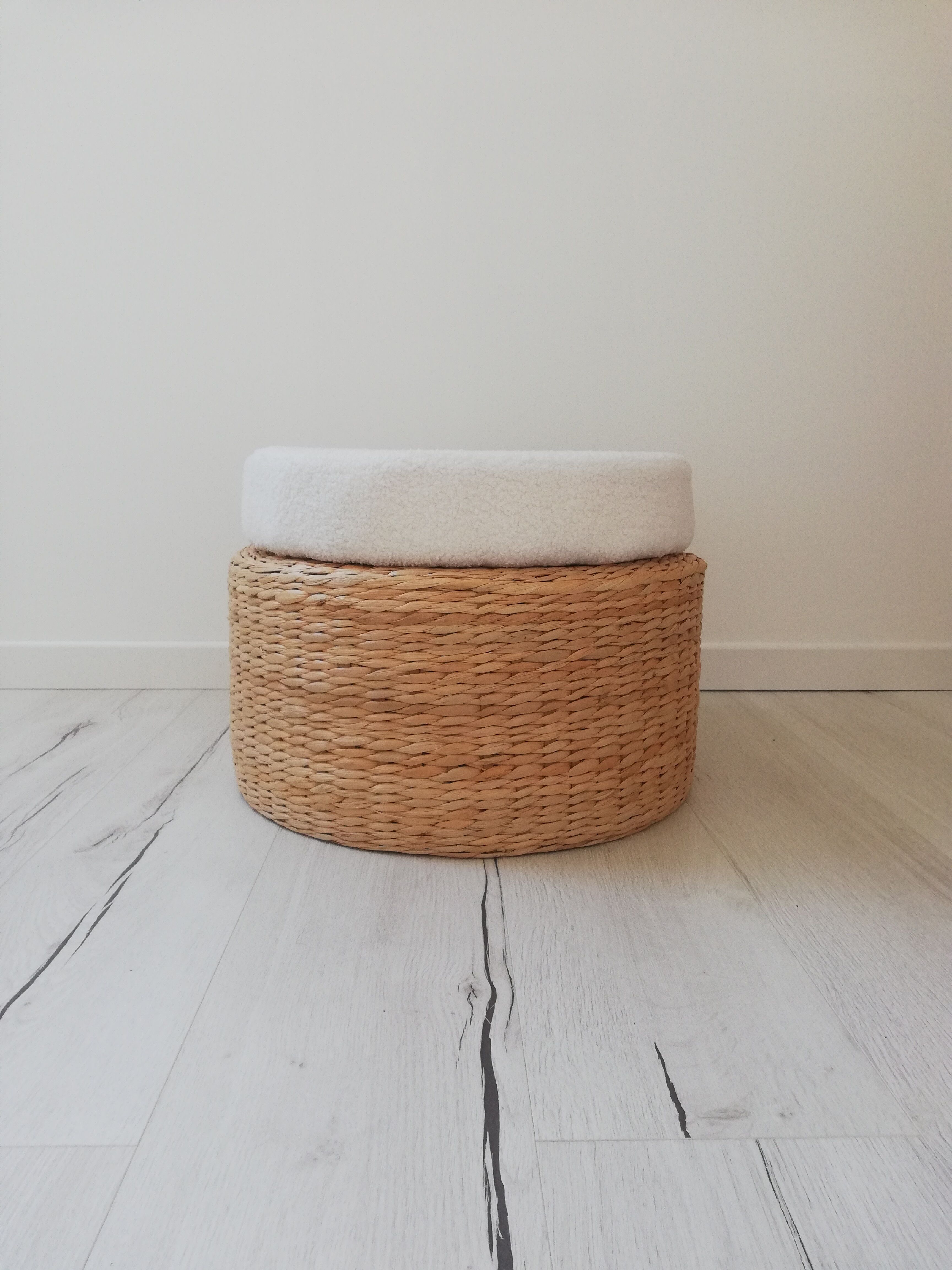 Fabric pouf buckle, end of sofa