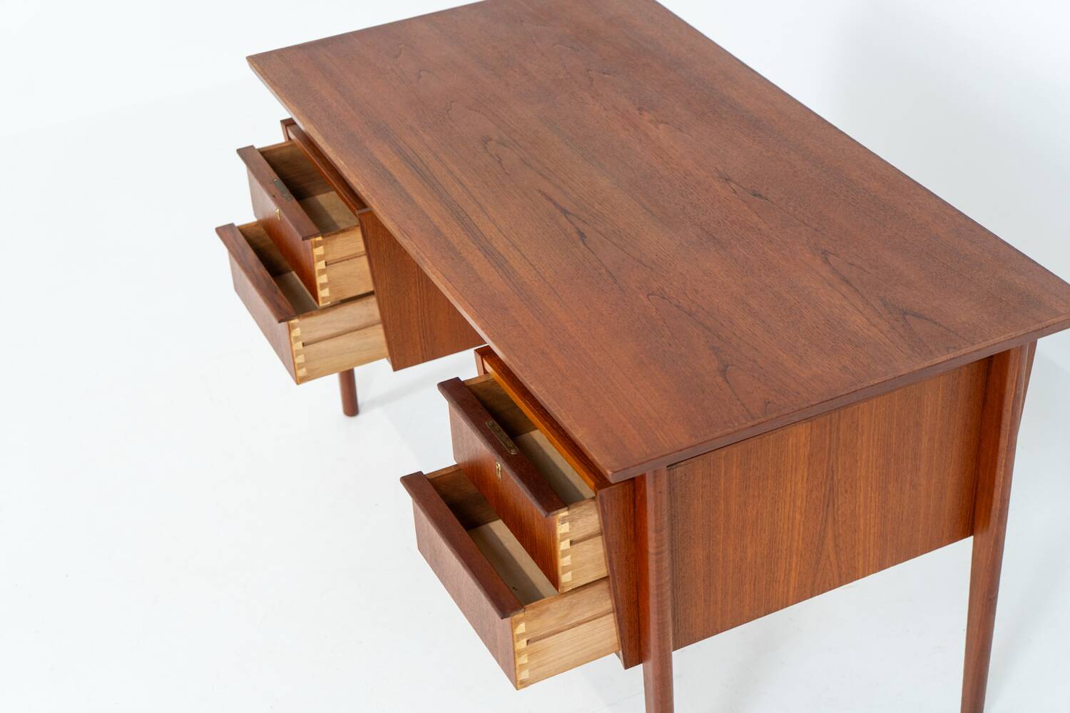 Bureau indépendant de Gunnar Nielsen Tibergaard (Danemark, années 1960).