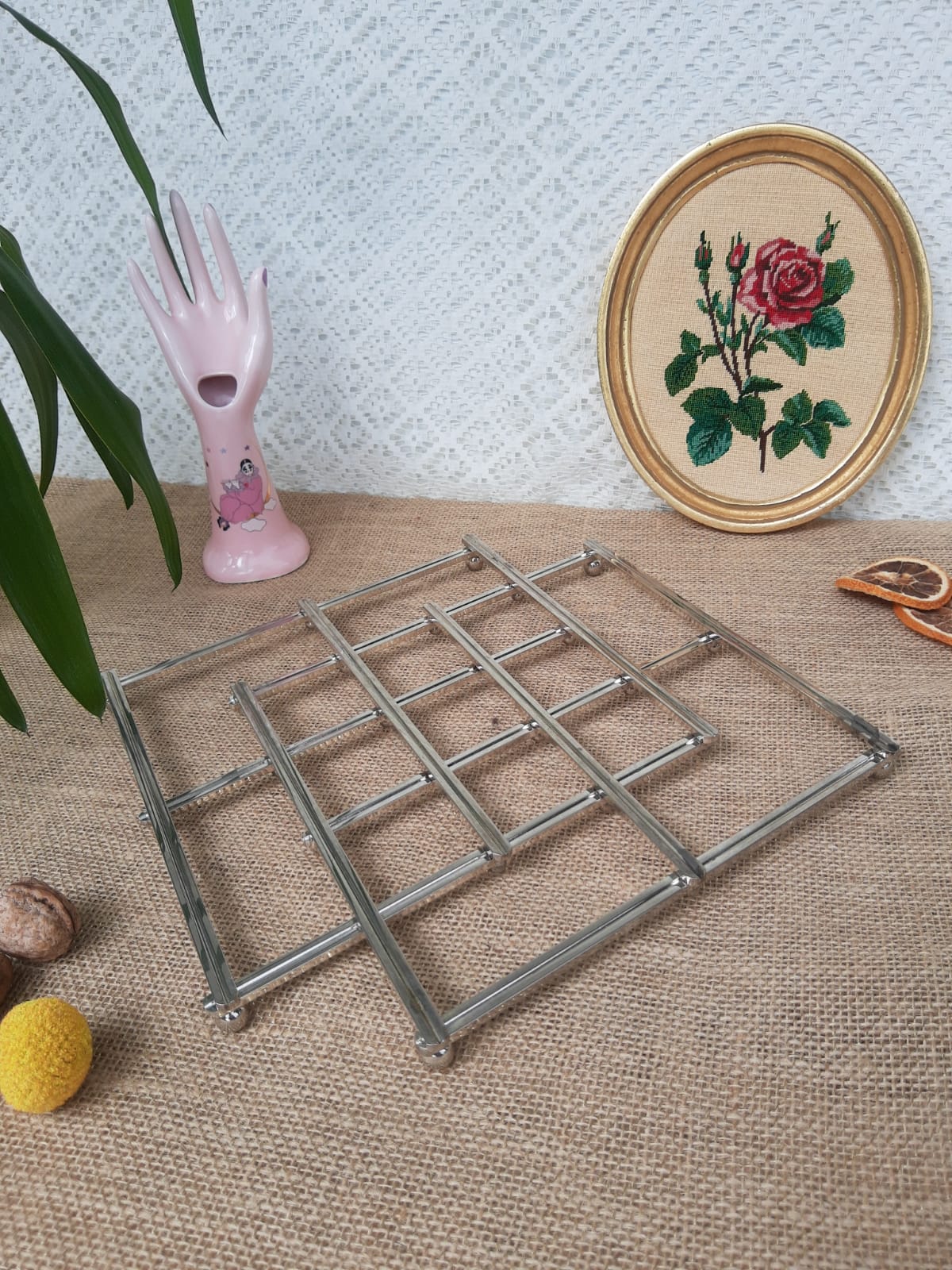 Stretchy silver metal flat bottom