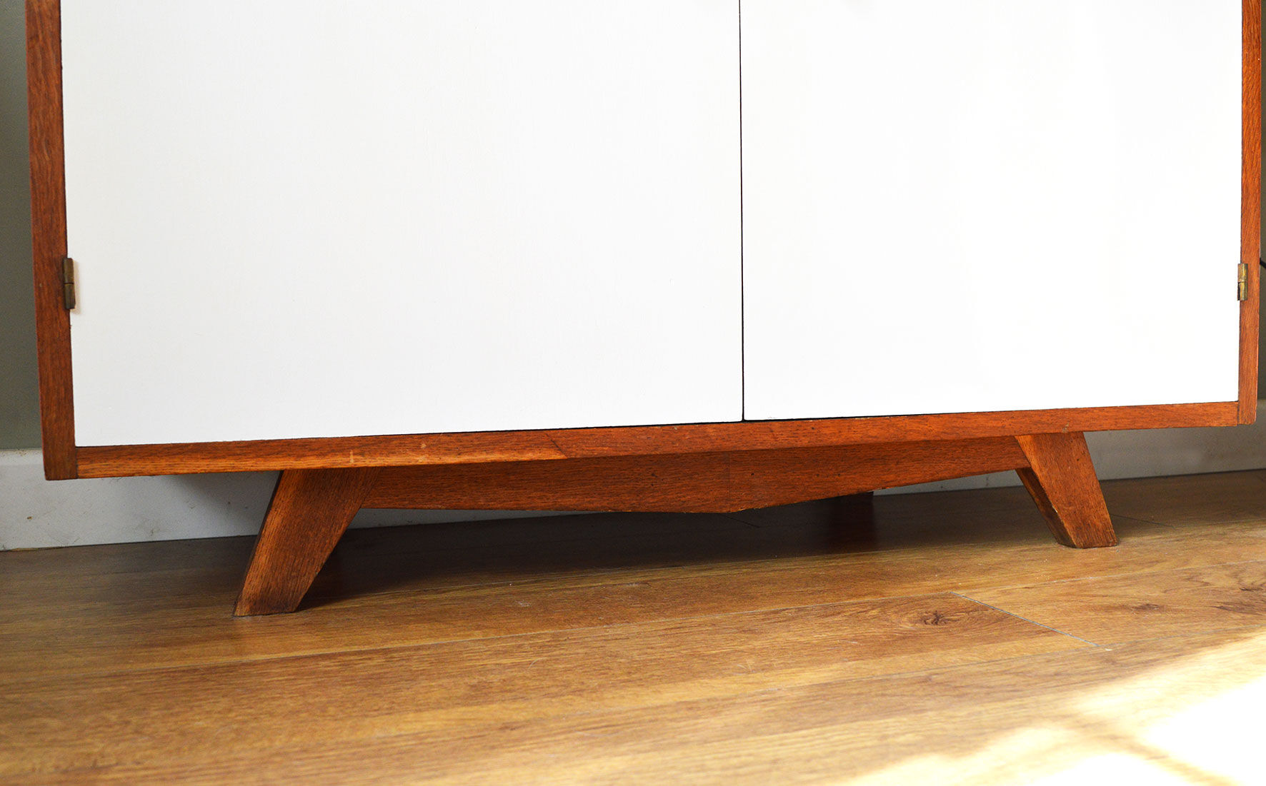 Bahut with compass feet