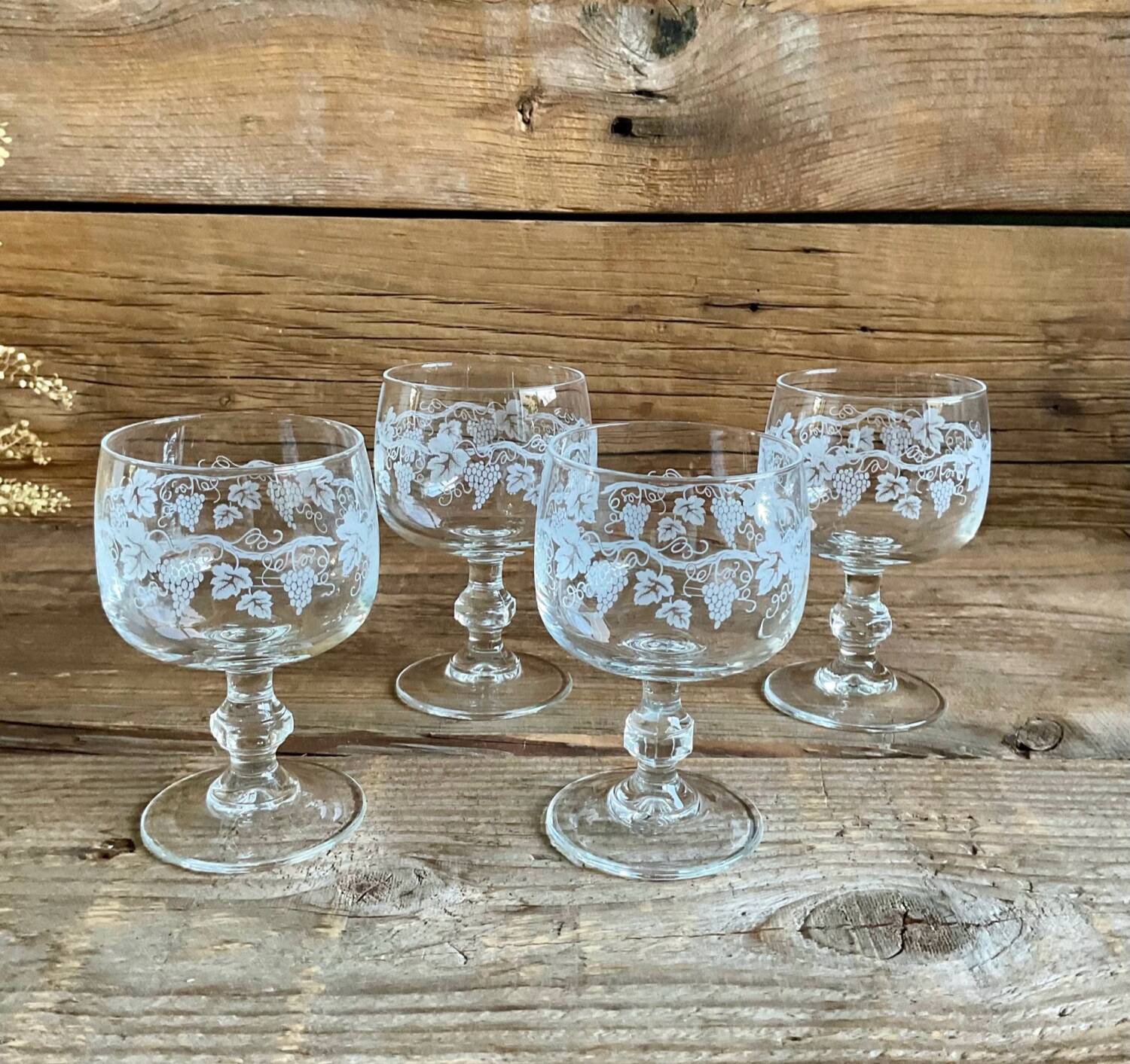 4 small luminarc “vine” glasses