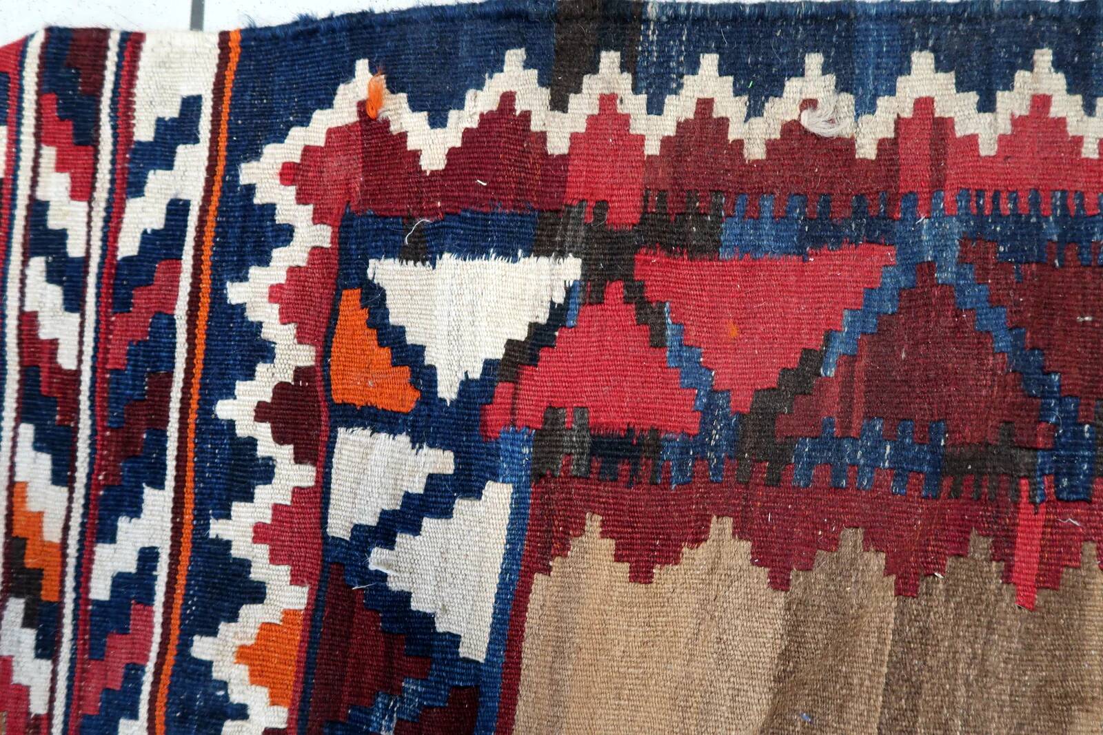 Handmade antique Persian Ardabil kilim rug 137 x 198 cm, 1930s
