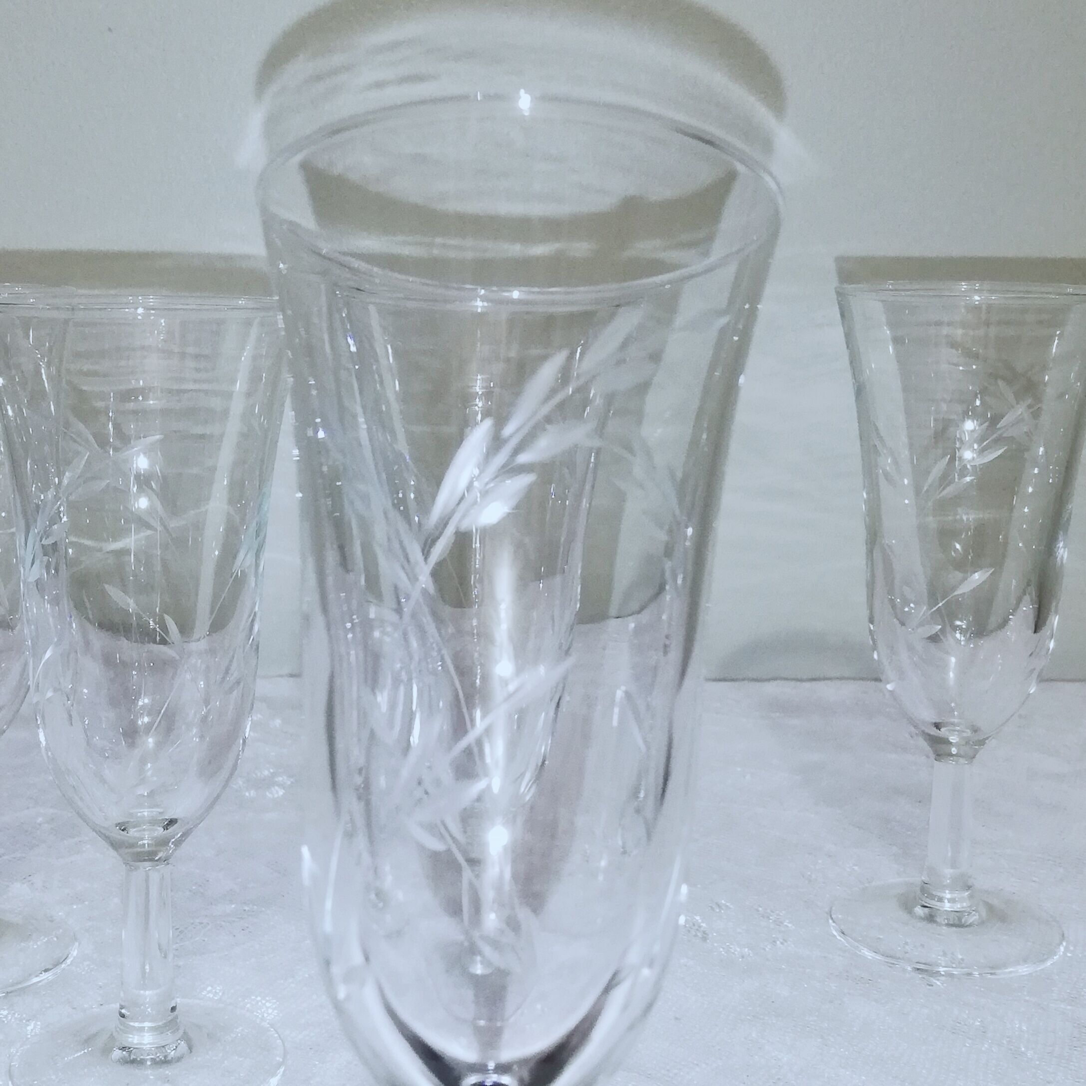 5 champagne flutes decorated with engraved ears