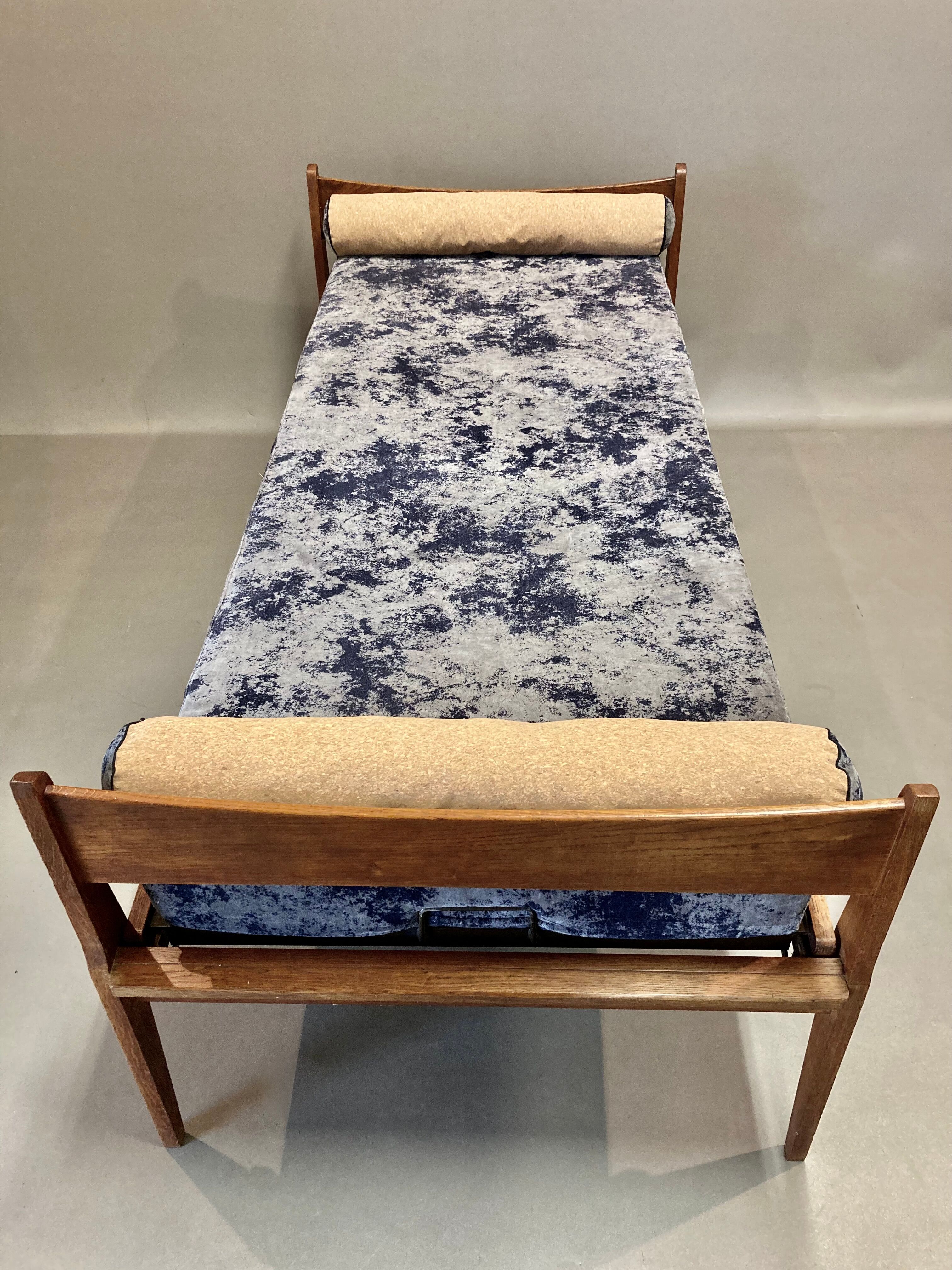 Canapé lit ou daybed velours et liège gris 1950