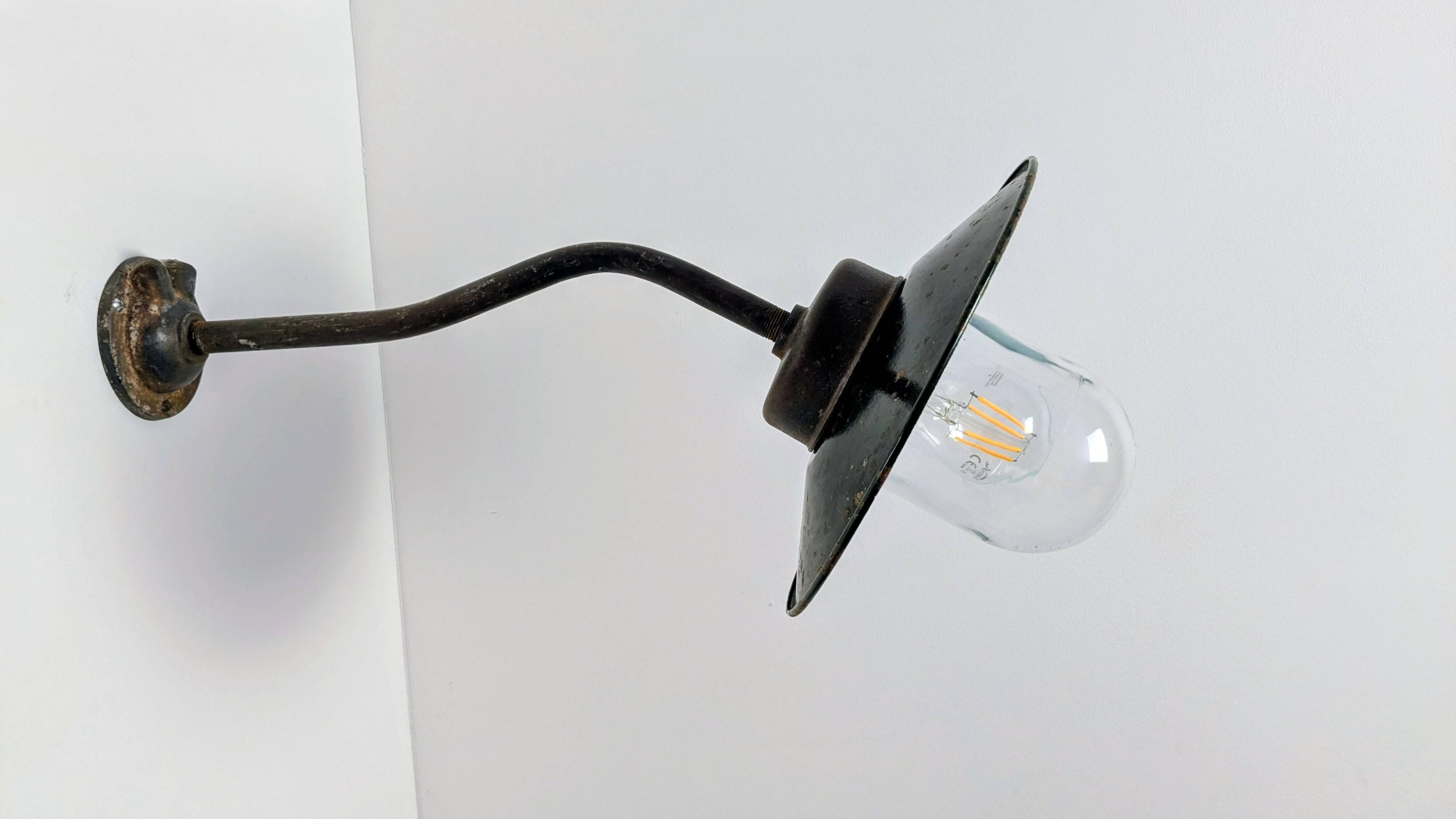 Antique wall light – Swan neck – Green enamelled sheet metal