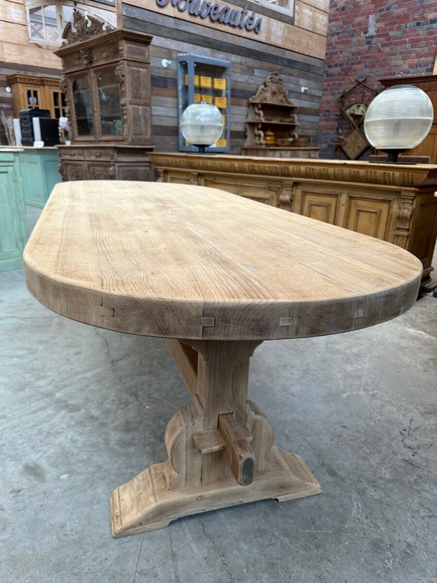 Monastery-style table in solid oak.