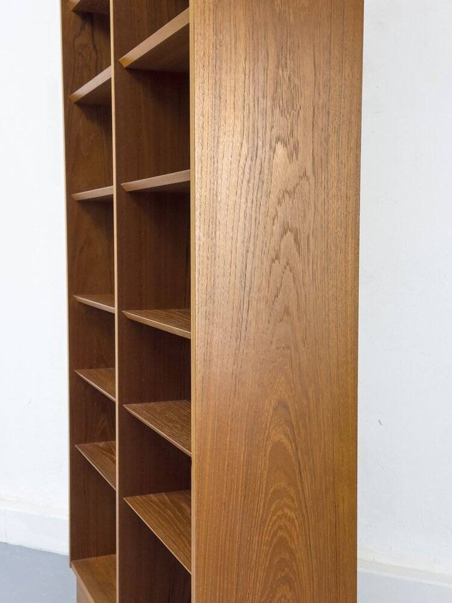 Large vintage teak bookshelf by Hundevad & Co., 1960s