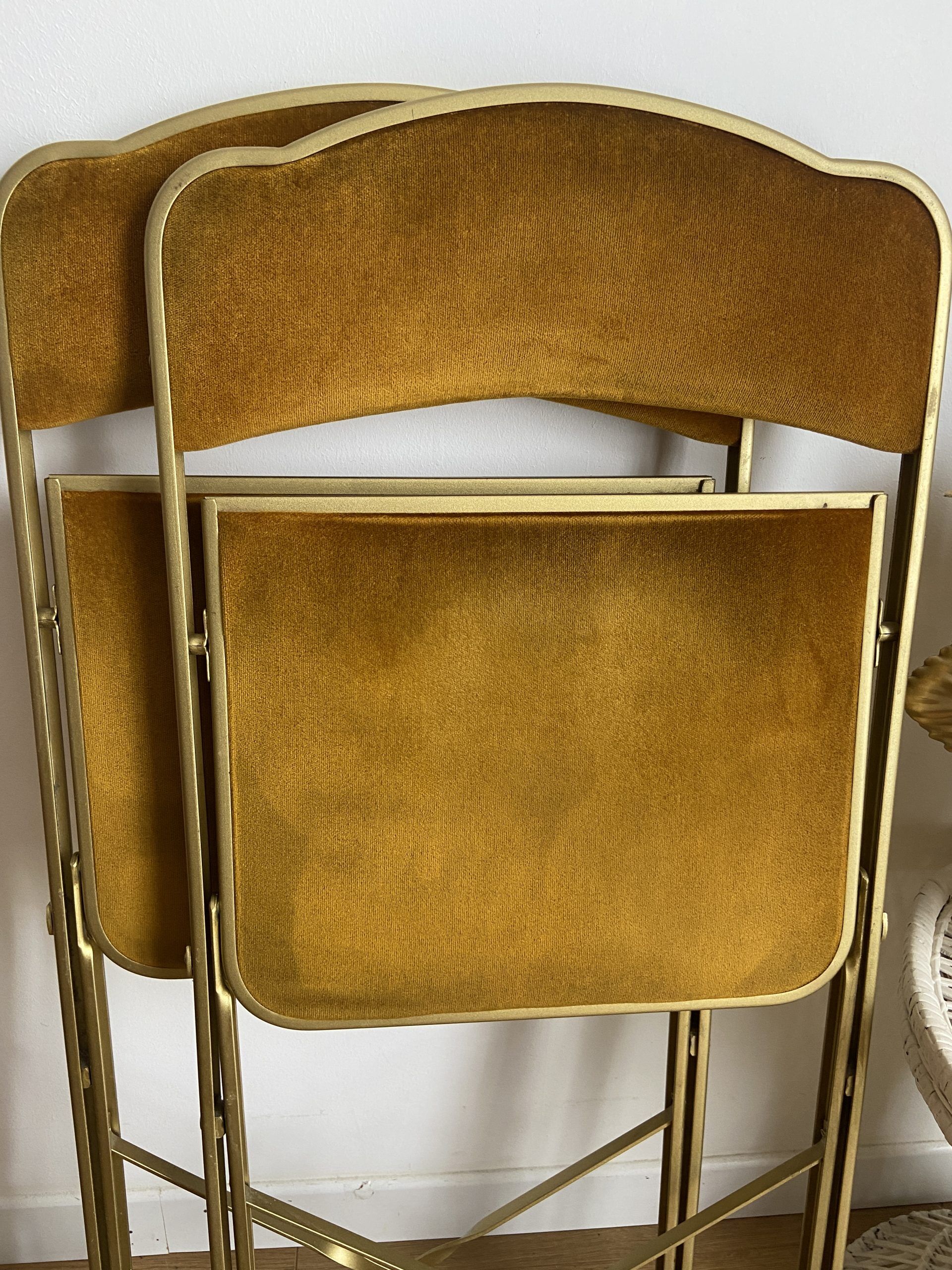 Vintage chaisor folding chair in gold yellow velvet