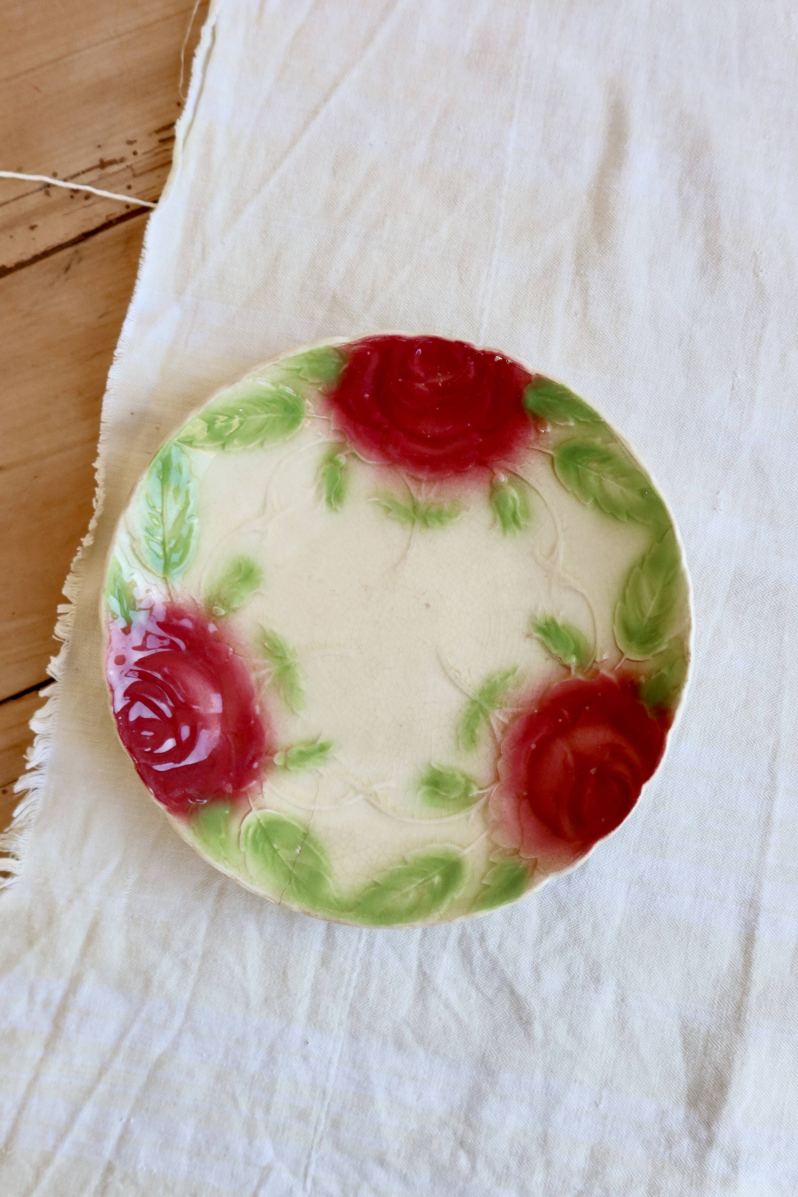Vintage dessert plate in majolica – Red rose decoration