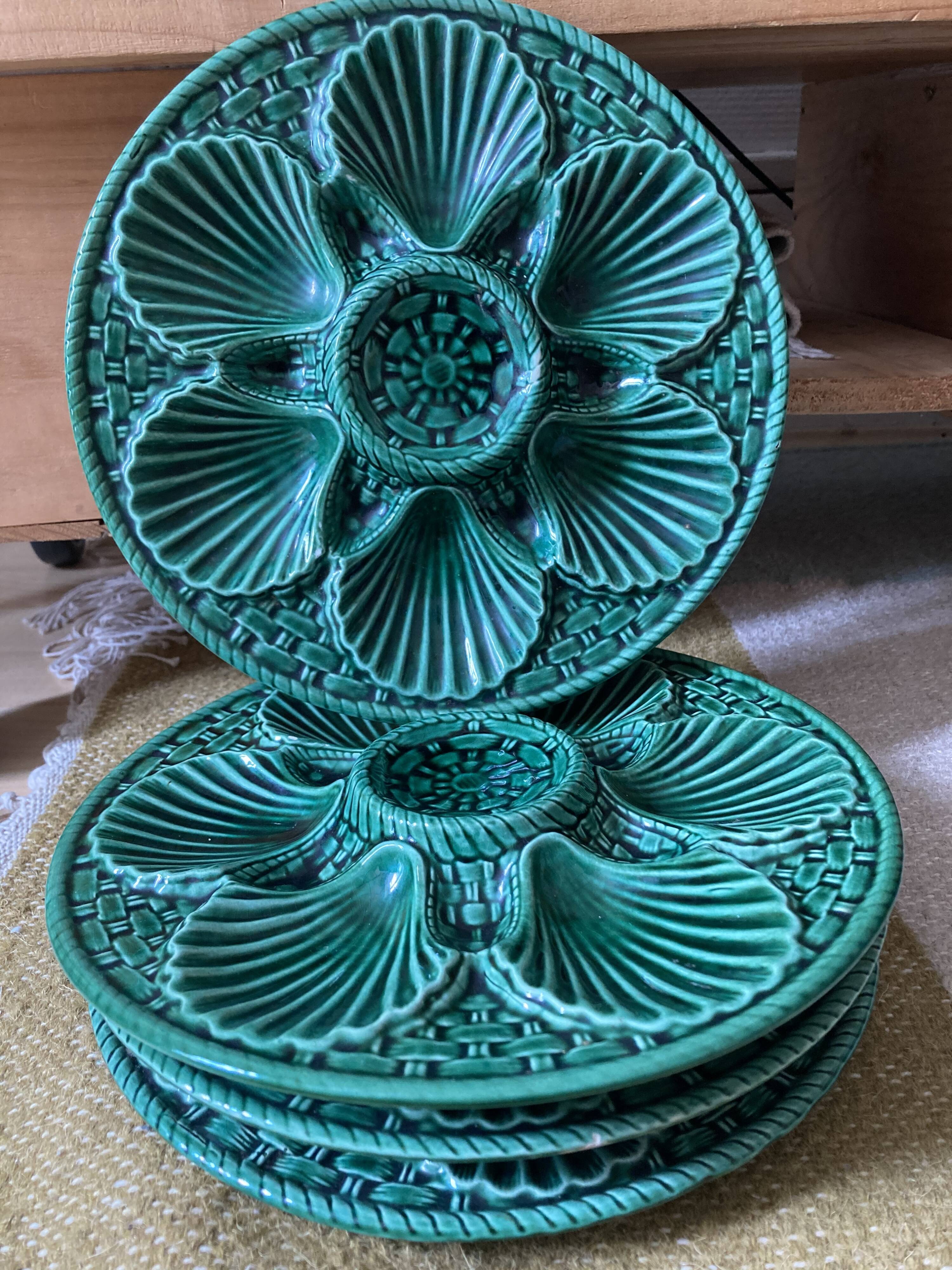 Lot de 4 assiettes à huîtres en barbotine