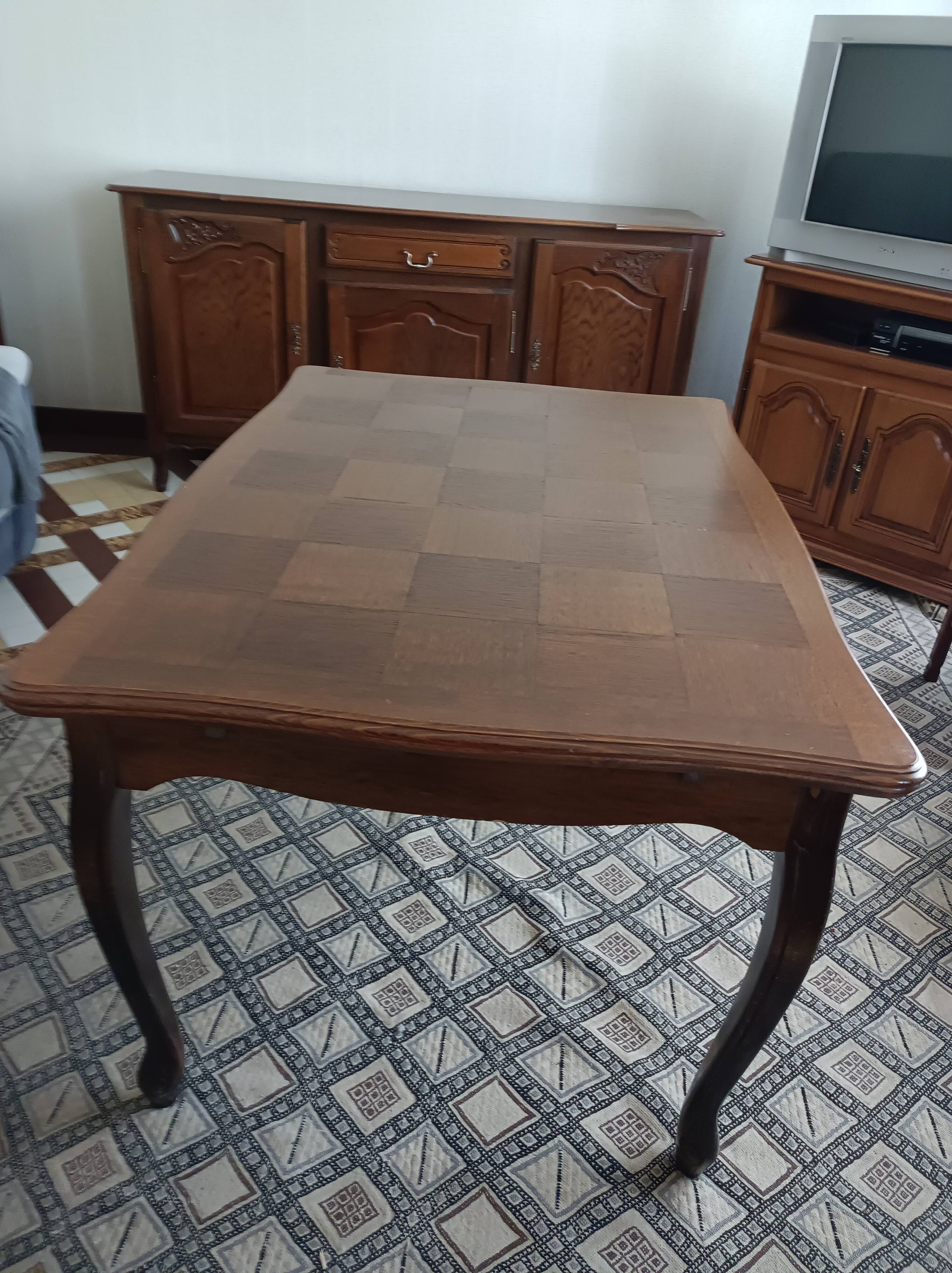Dining room table