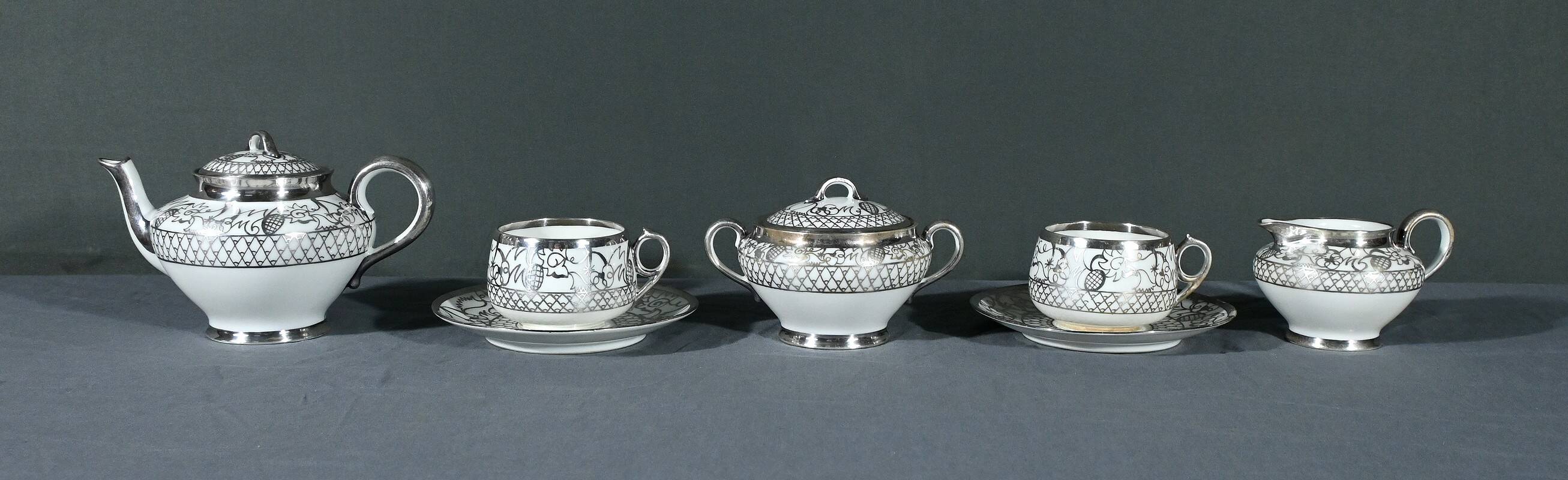 Limoges Porcelain Tea Set, “Saint Graal” Model – Early 20th Century