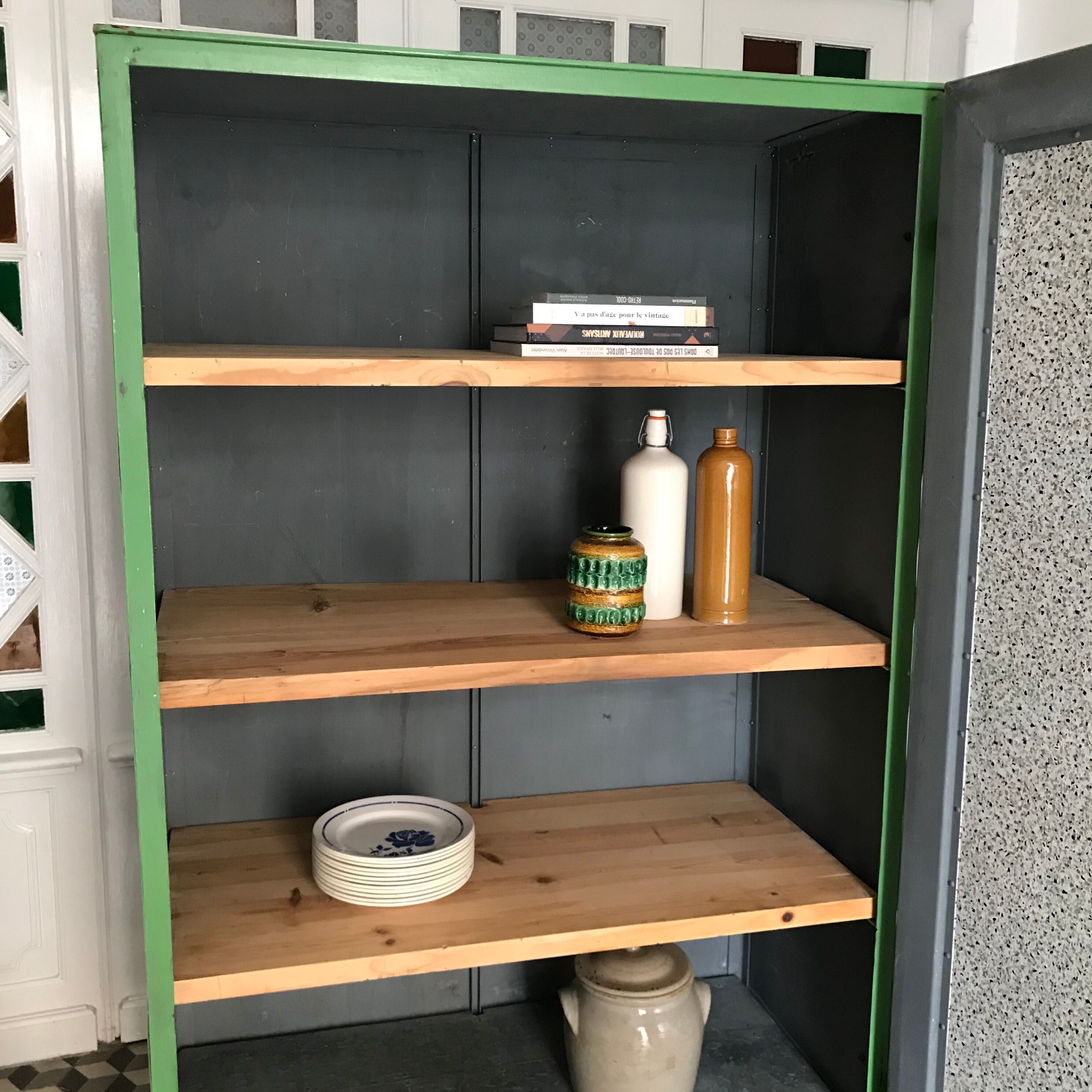 Metal cabinet