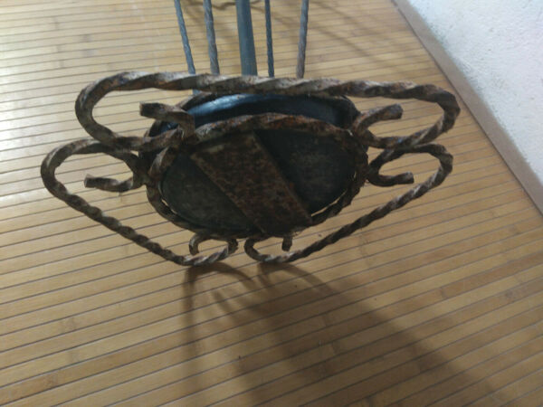 Porte parapluie en fer forgé