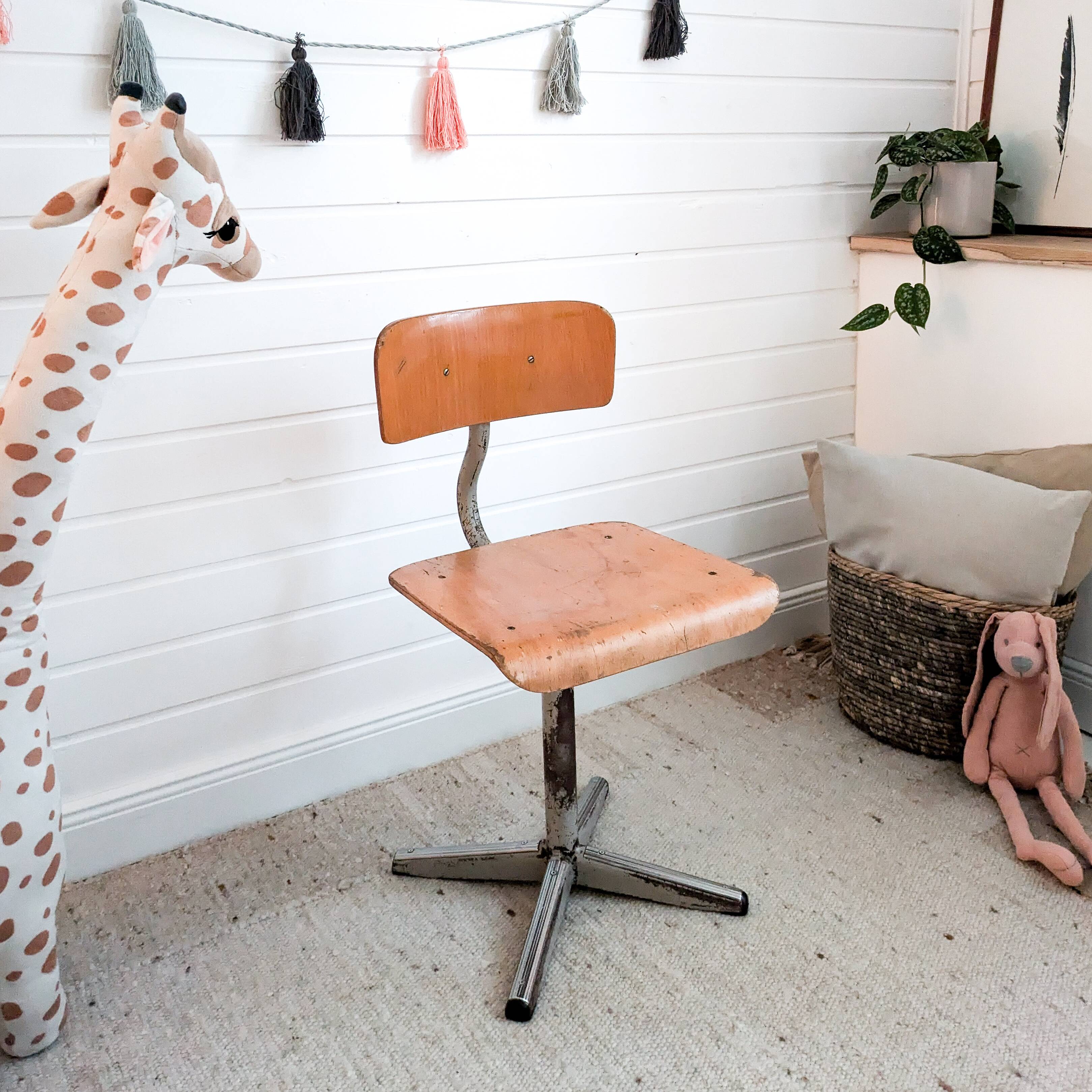 Mid Century Chaise d'école Chaise d'enfant Bois Métal Vintage Rétro Chambre d'enfant Pied Skandi Sca