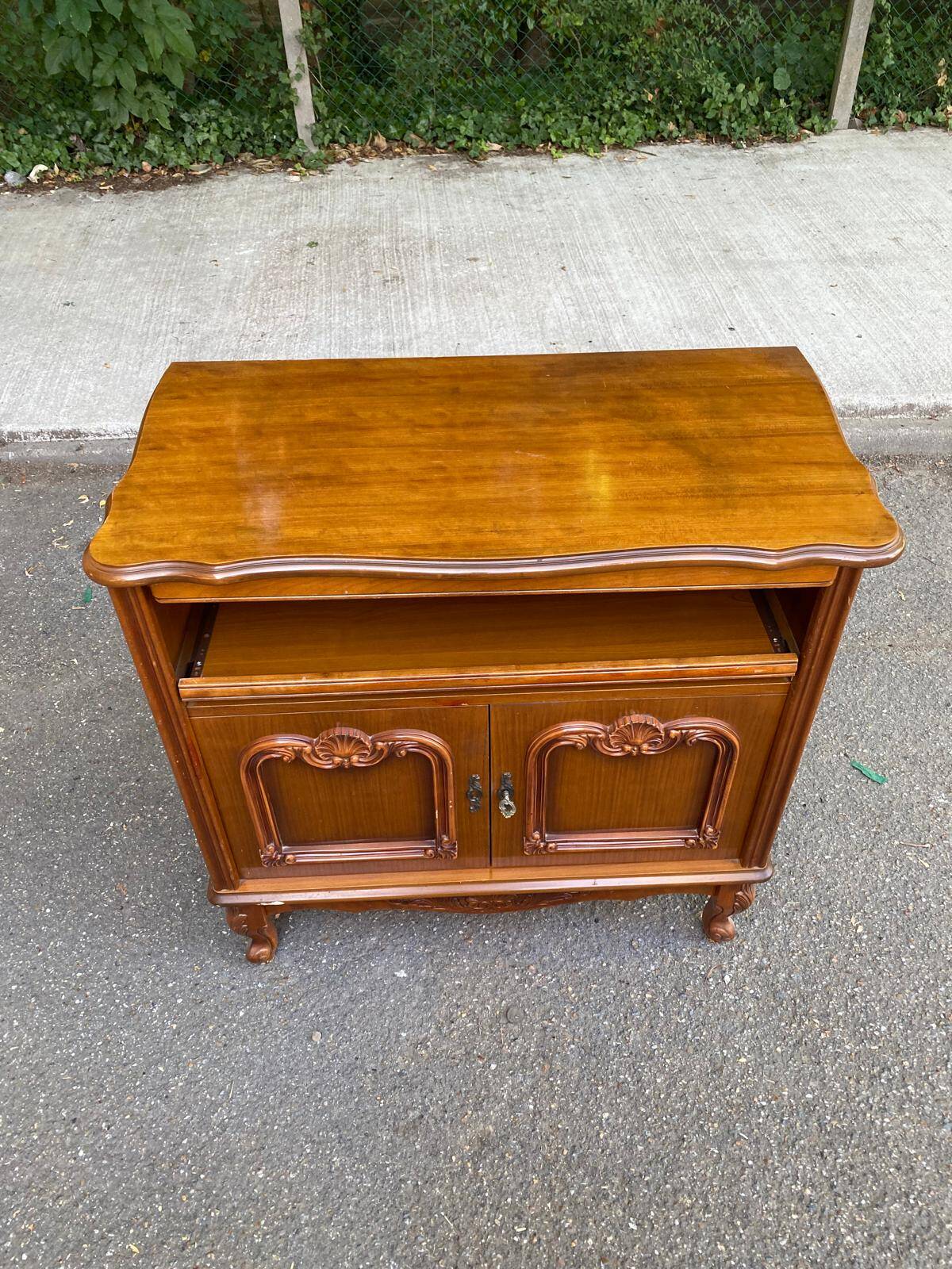 Louis XV wooden sideboard with 2-door TV cabinet