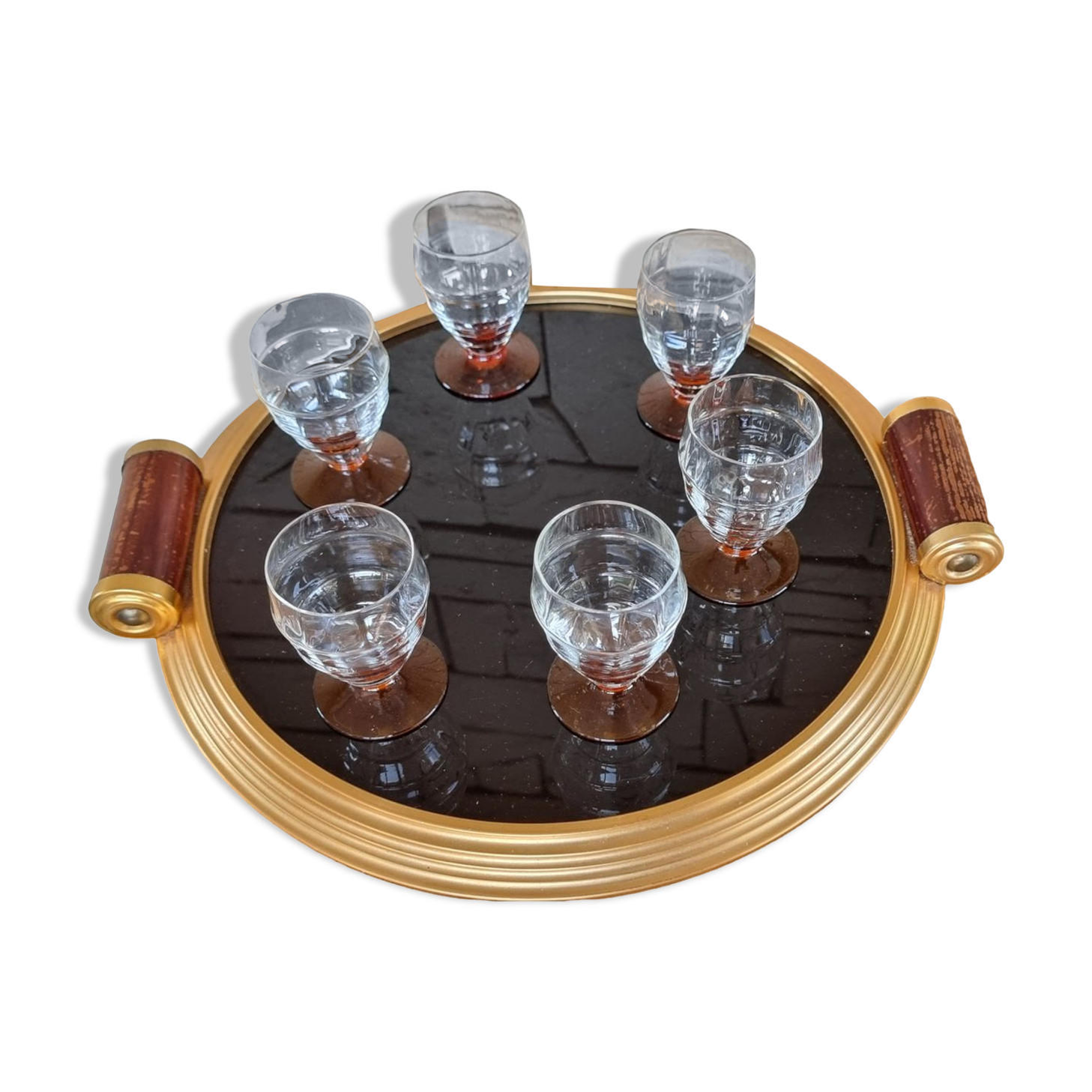 Amber glasses with its top