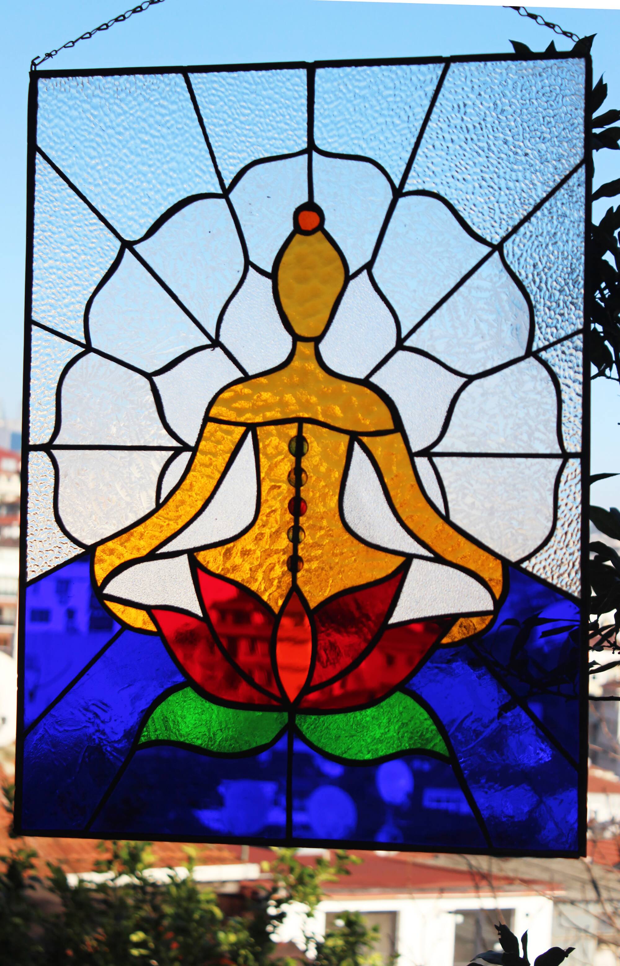 Vitrail décoratif Femme en méditation, Art du yoga en verre coloré, 48 × 66