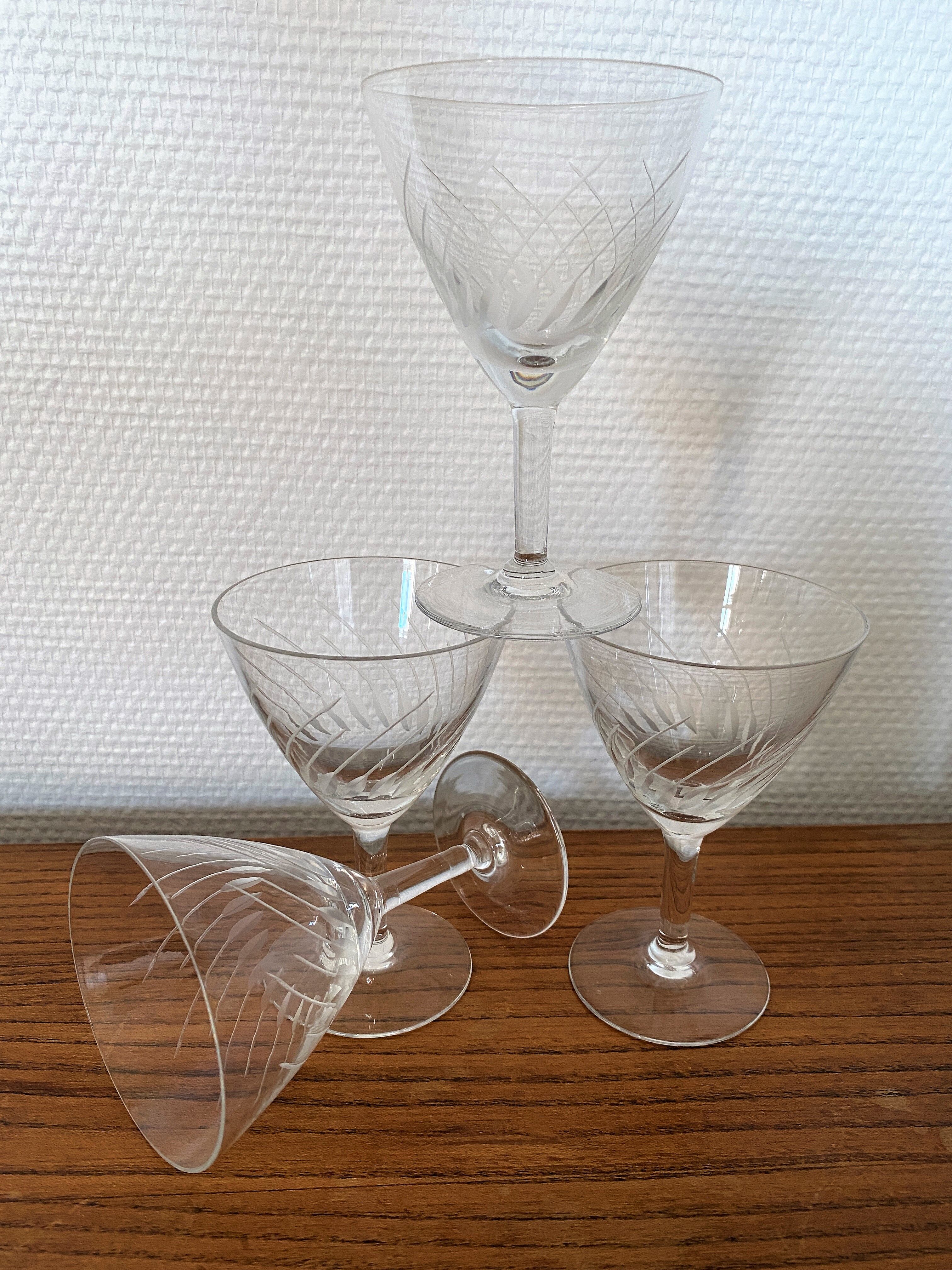 4 wine glasses in engraved glass 9 cl
