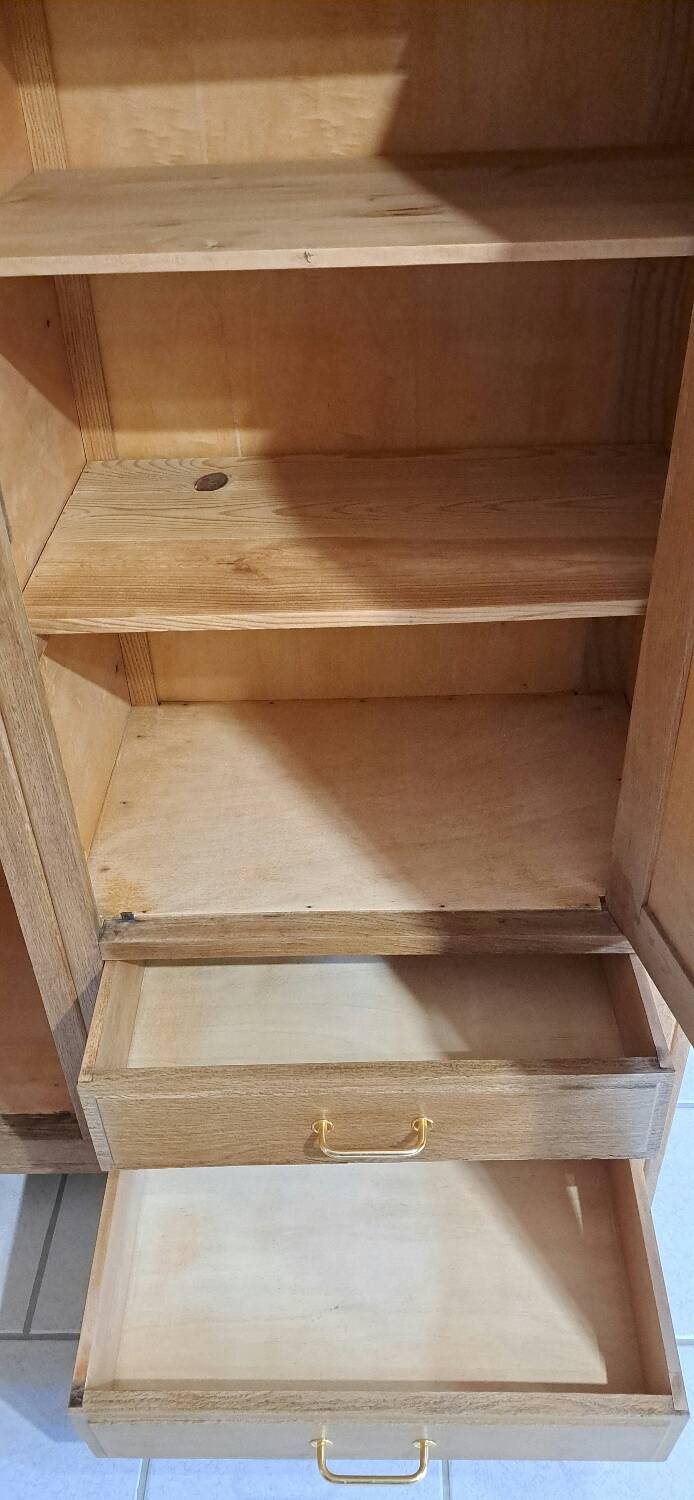 Asymmetrical wardrobe