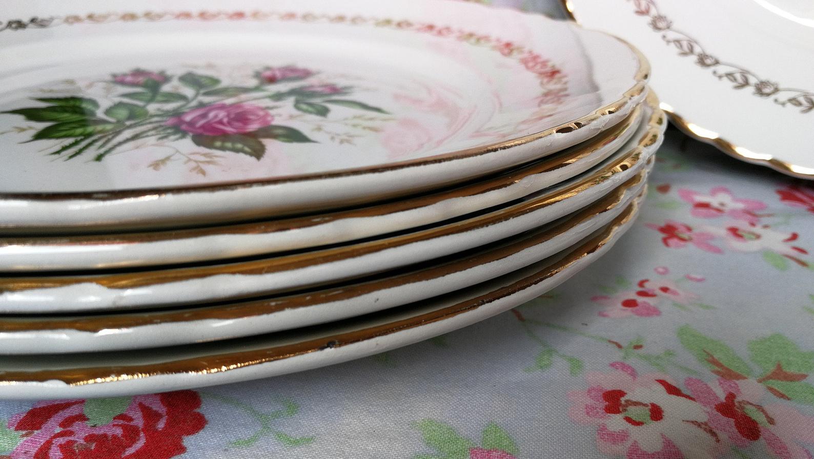 6 plates flowers and golden contour, Moulin des Loups