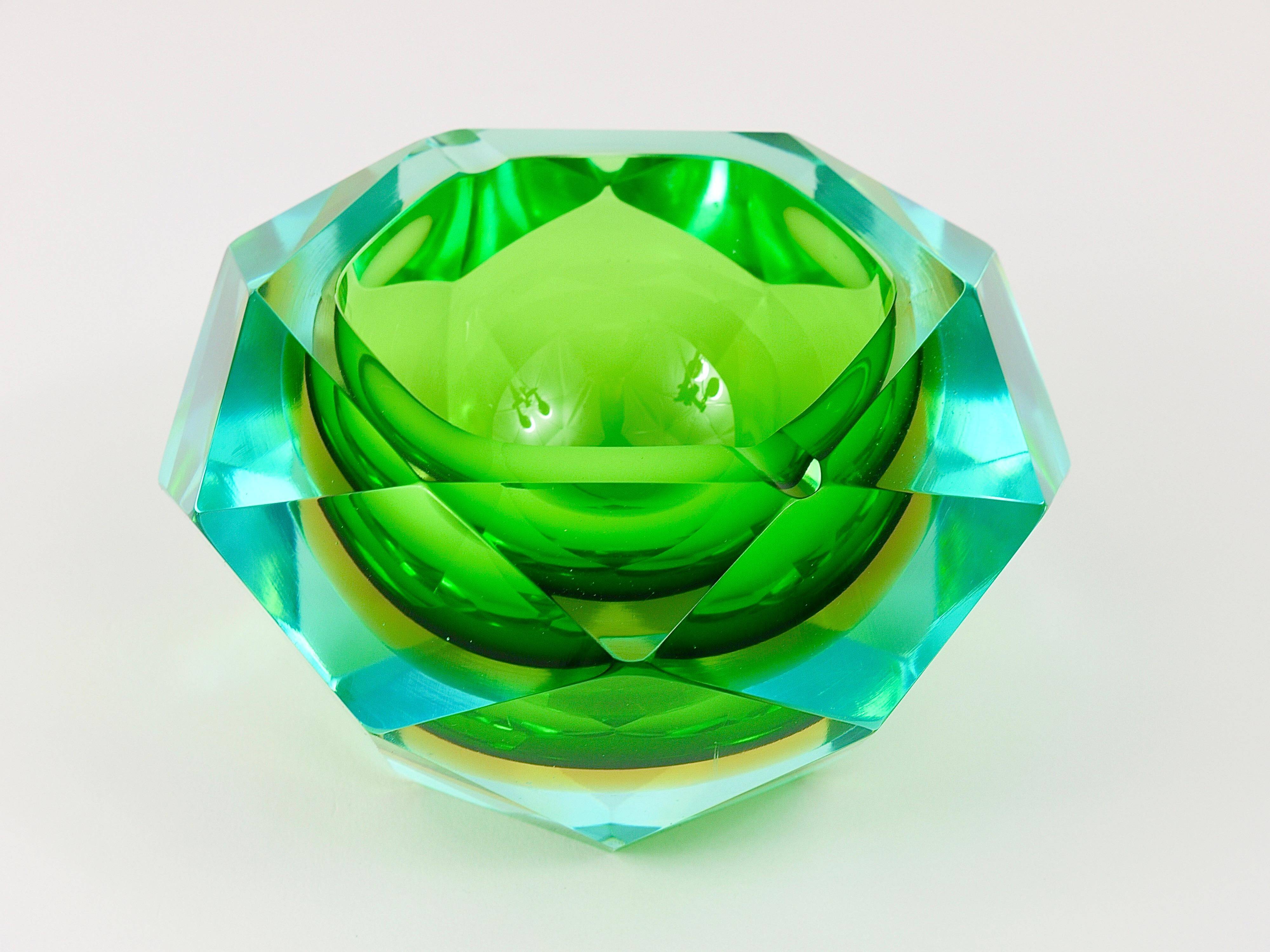 Faceted diamond ashtray in colour from the 1960s by Flavio Poli for Seguso, Murano, Italy.