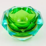 Faceted diamond ashtray in colour from the 1960s by Flavio Poli for Seguso, Murano, Italy.