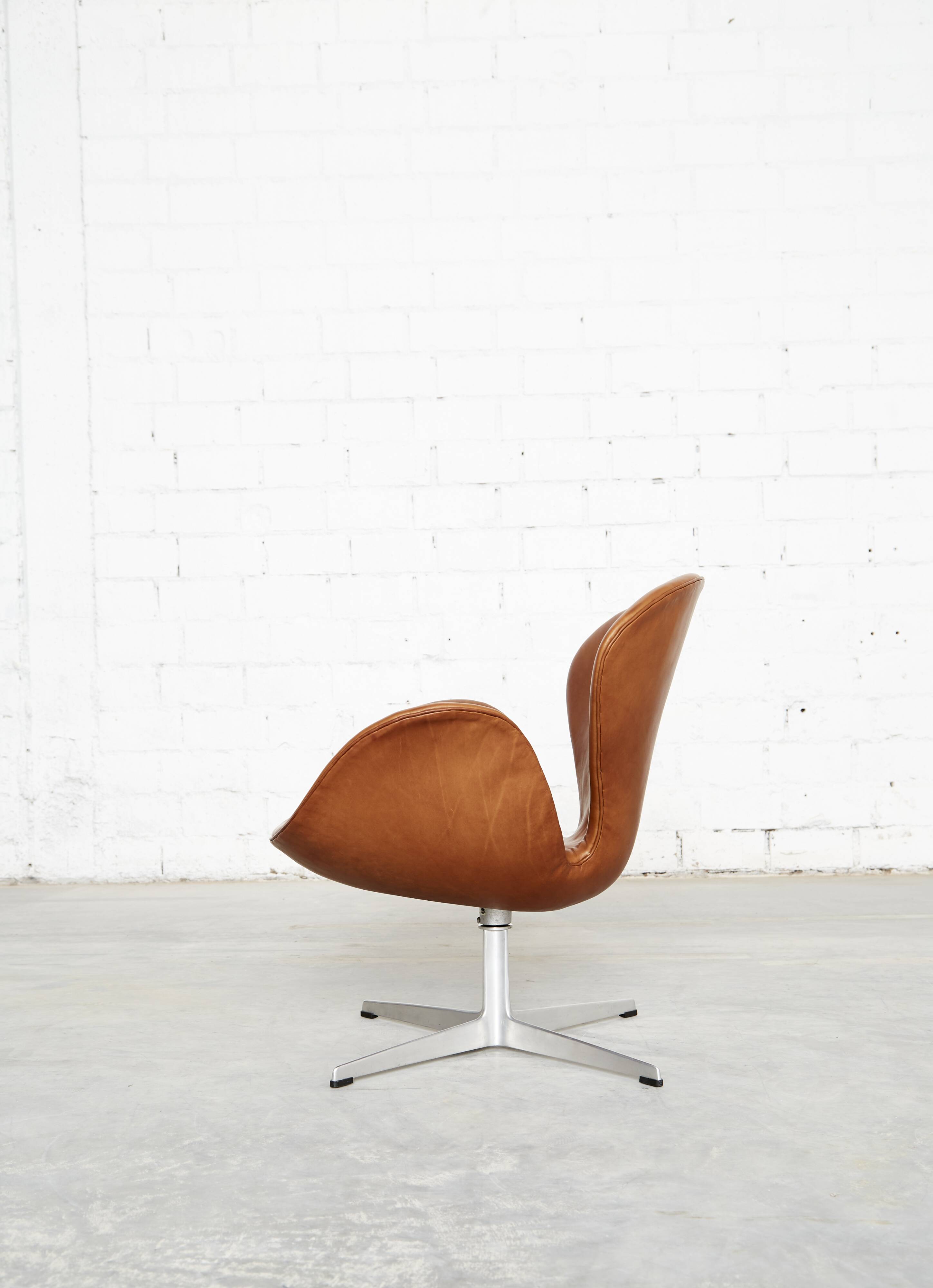 Arne Jacobsen Swan Chair for Fritz Hansen