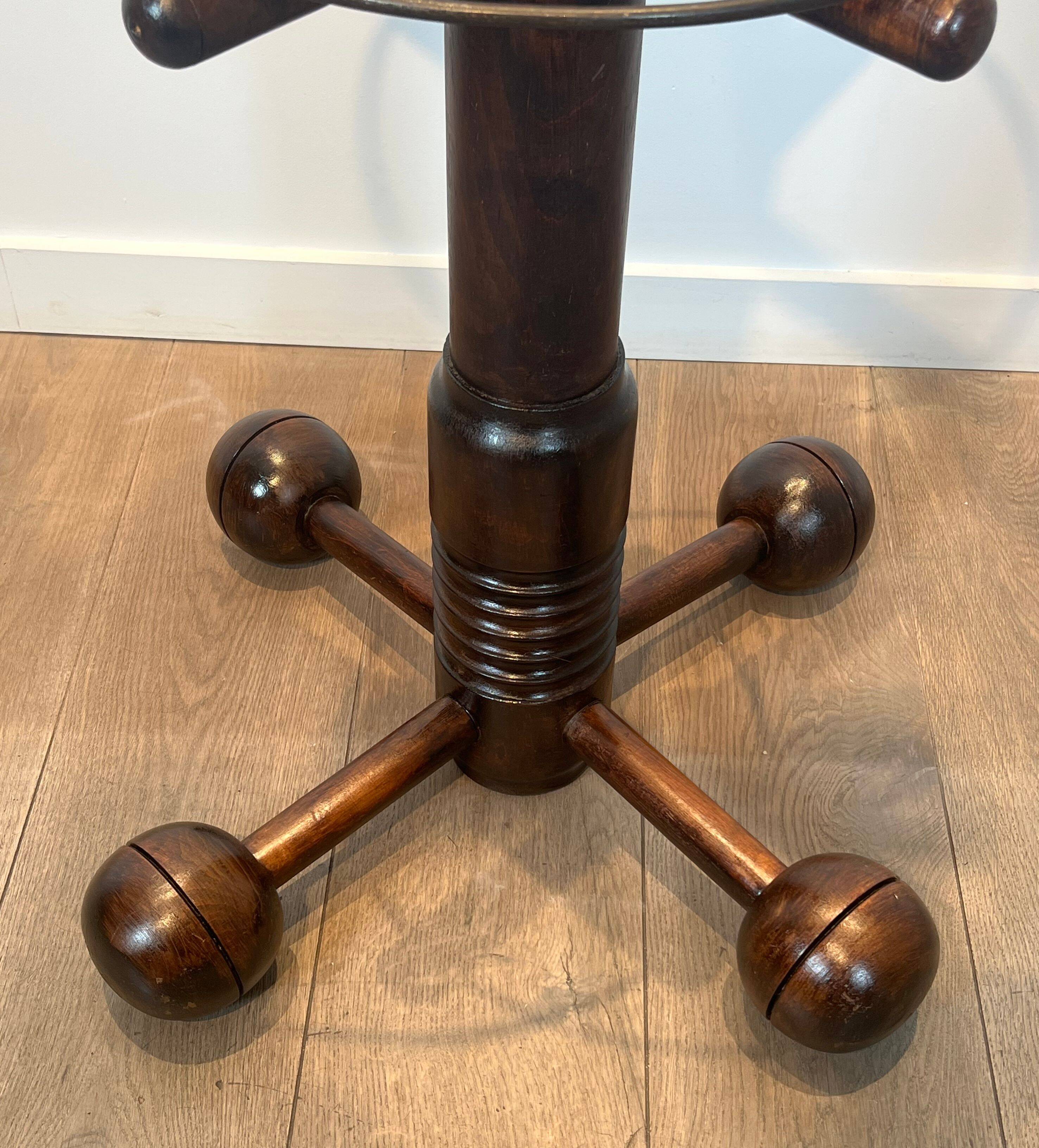 Portemanteau brutaliste en chêne sculpté de Charles Dudouyt