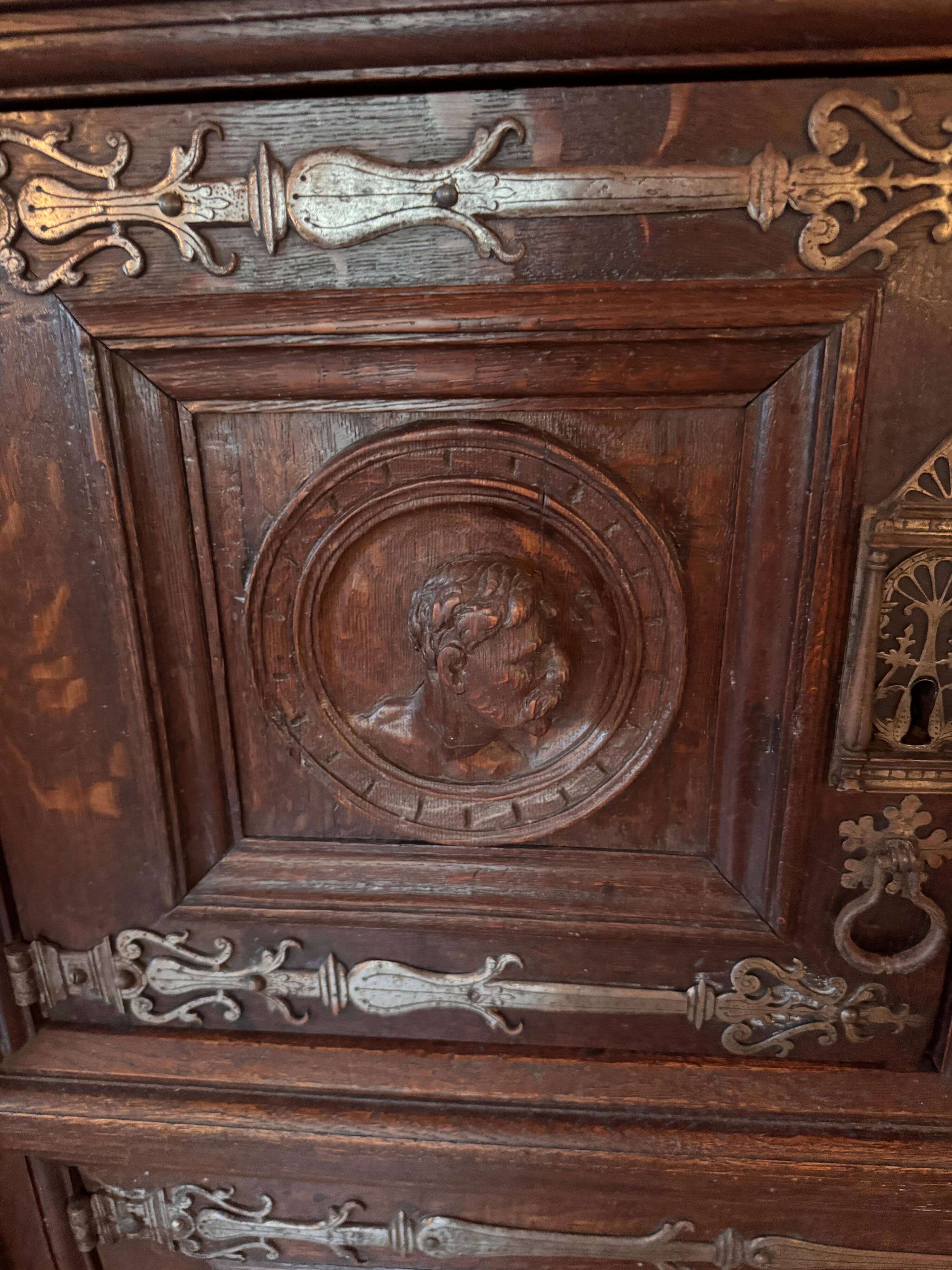 Grand antique neo-Renaissance buffet in carved oak – late 19th century