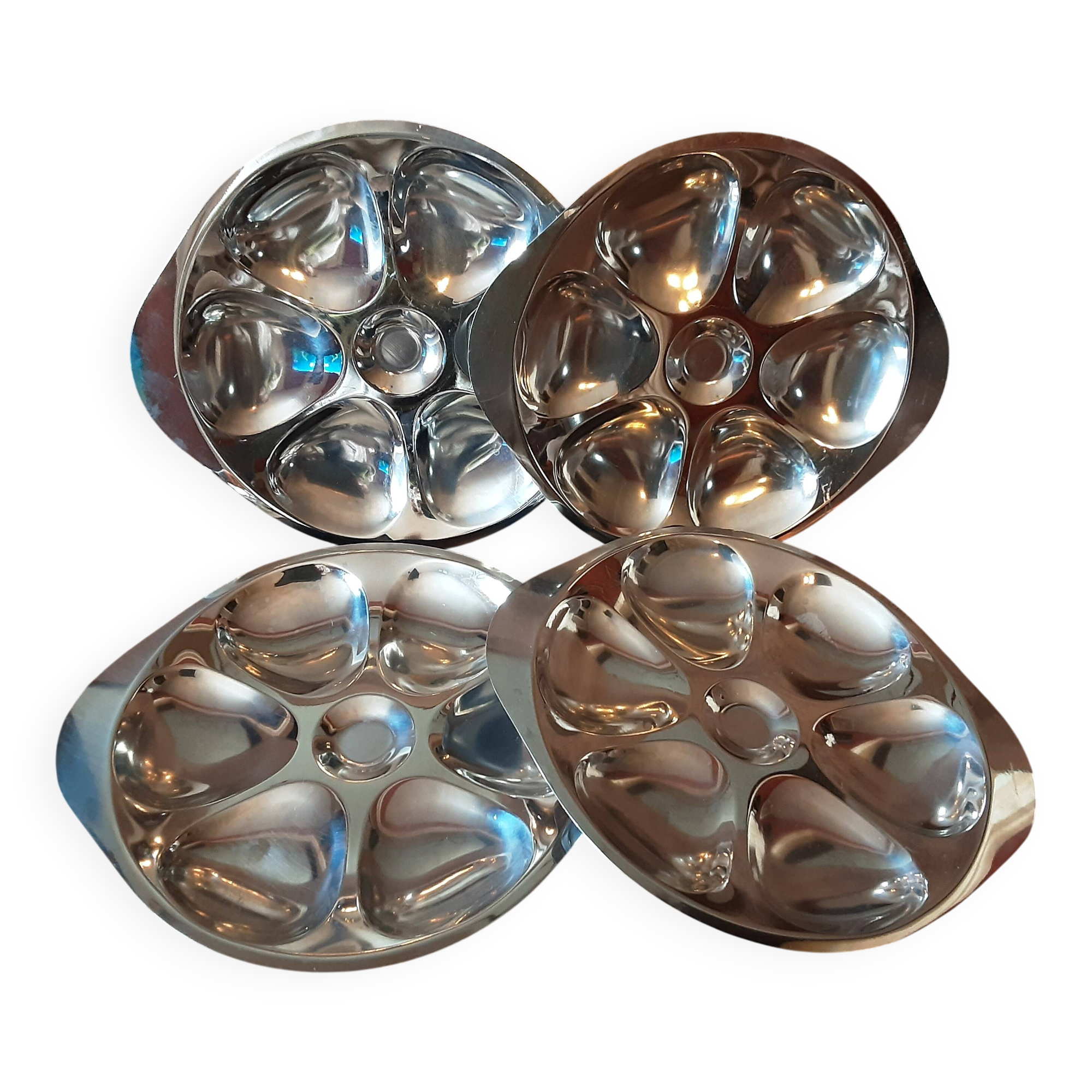 Set of 4 metal oyster plates
