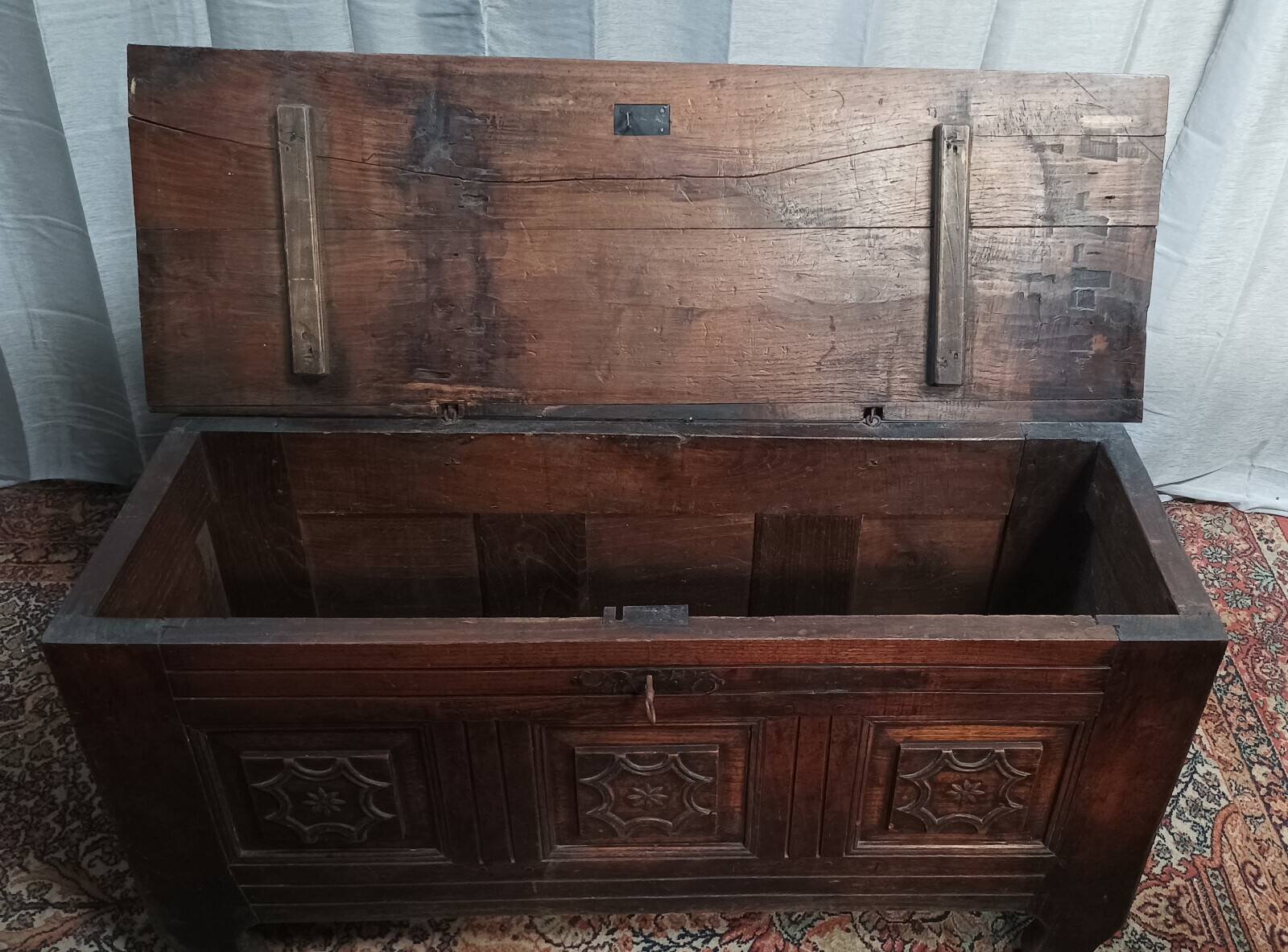Louis XIV oak chest from the 19th century.