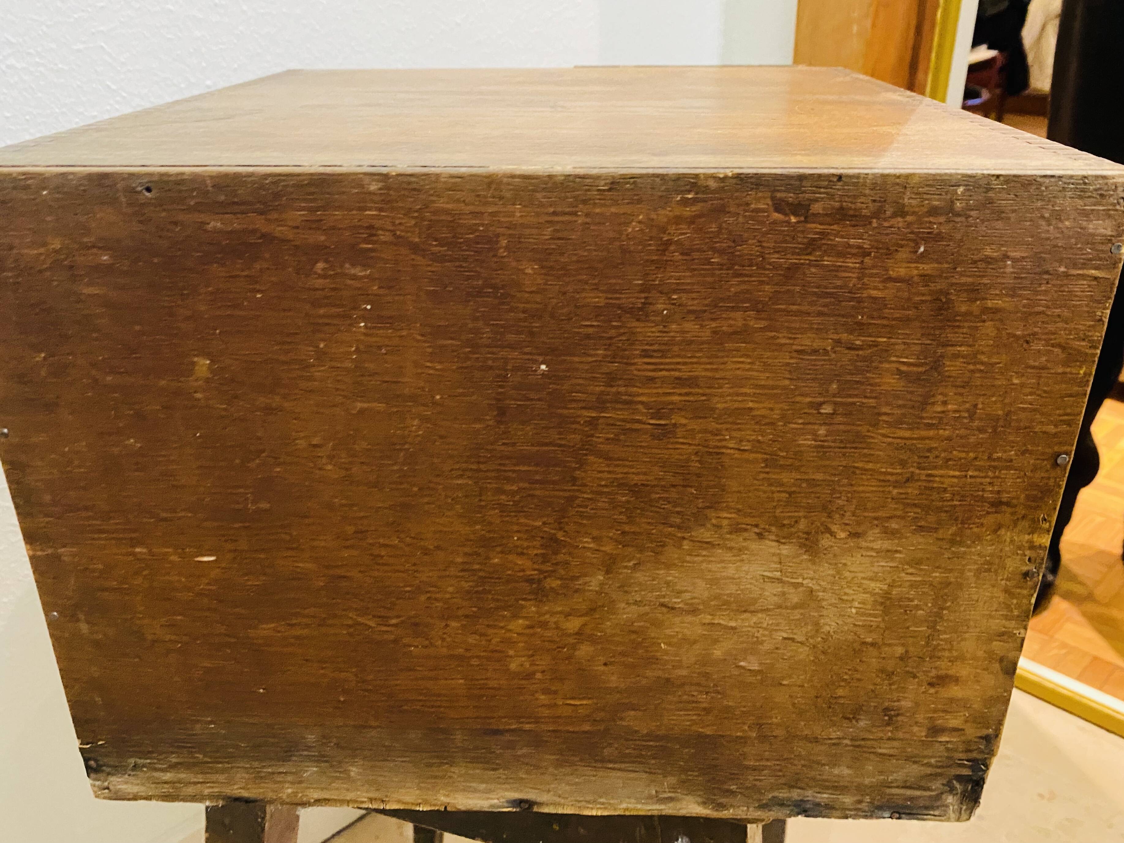 industrial storage unit with drawers to place