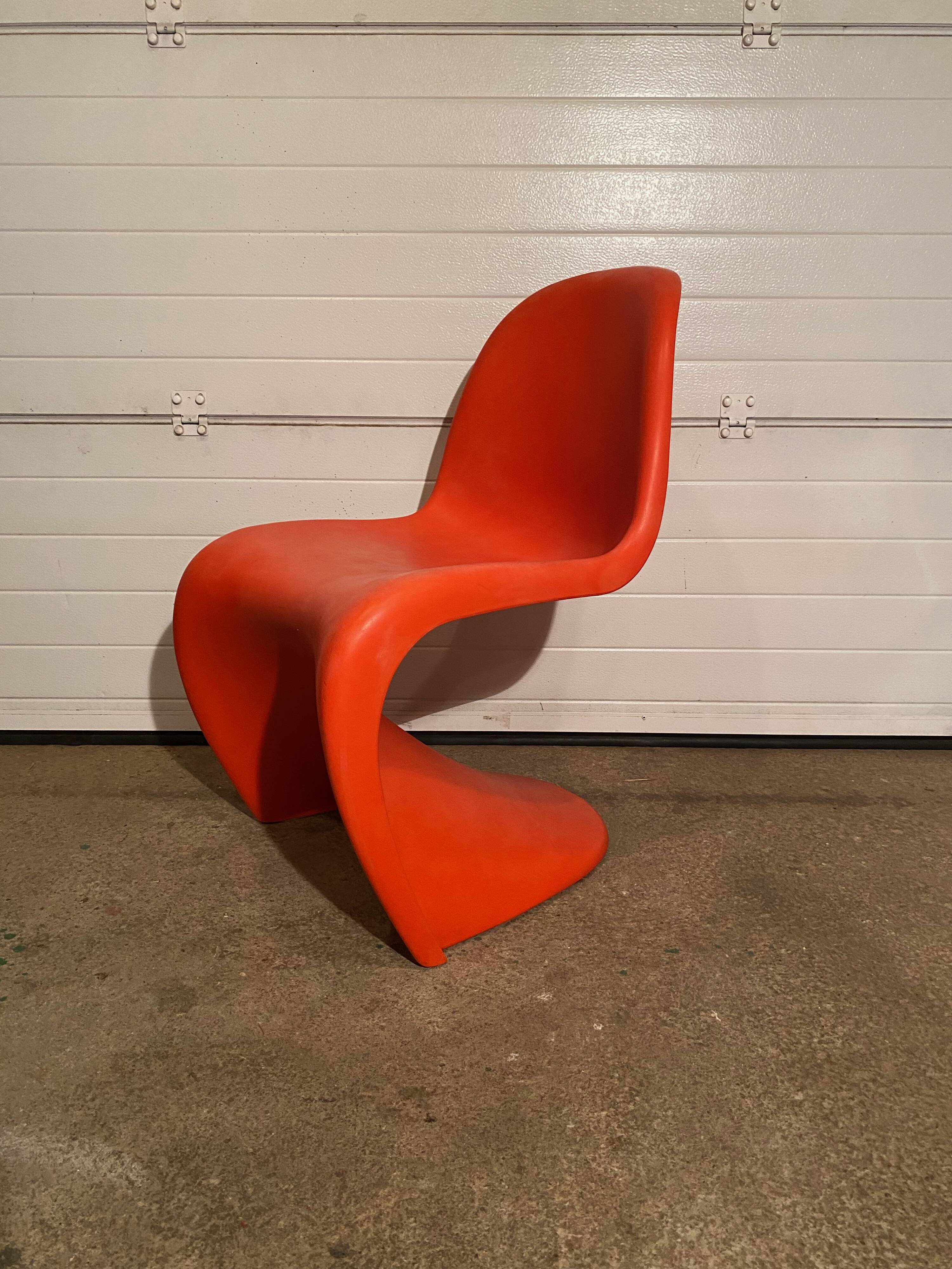 Chaise Verner Pantone
