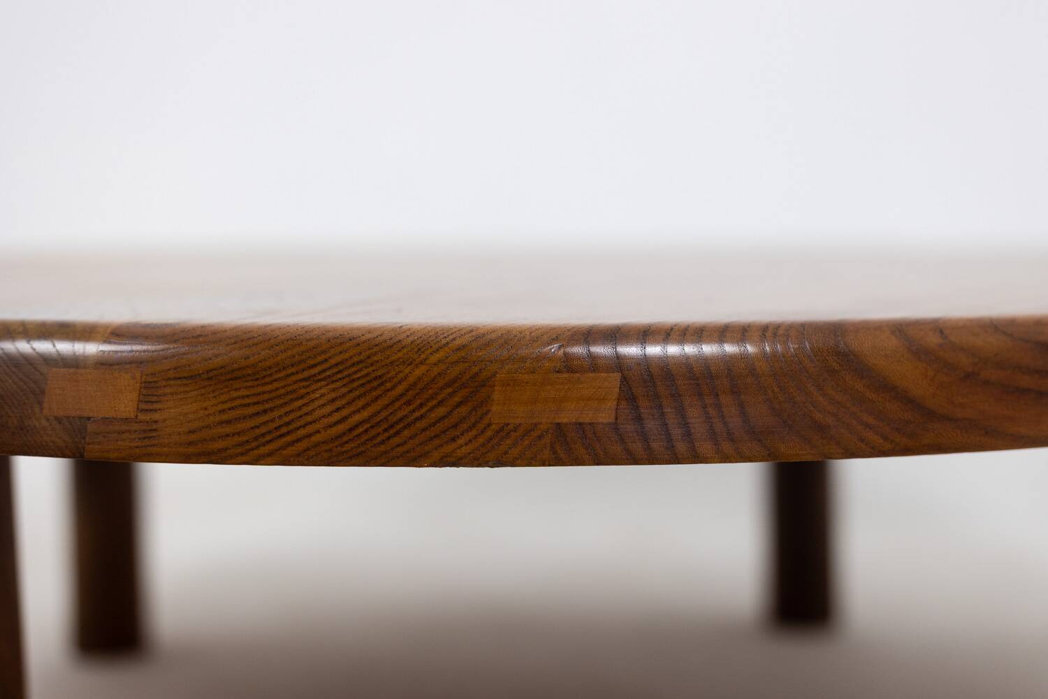 Pierre Chapo. Table basse en orme massif blond. Années 1970.