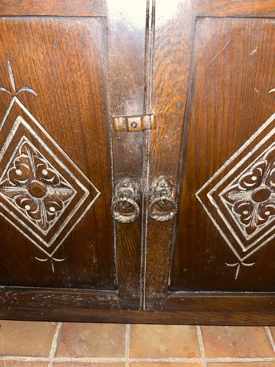 Jaycee Furniture English Bar Cabinet