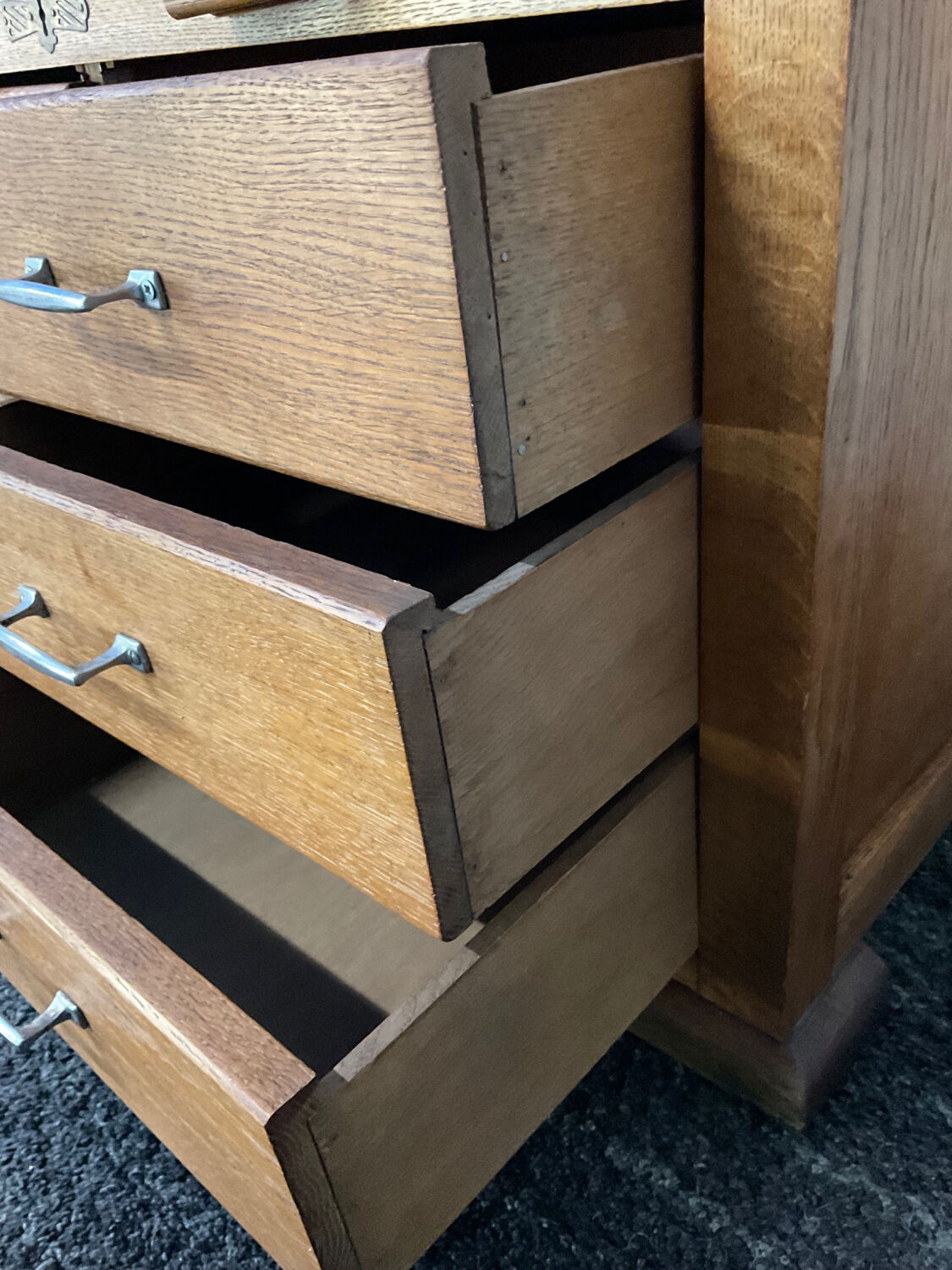 Notary furniture with wooden curtain