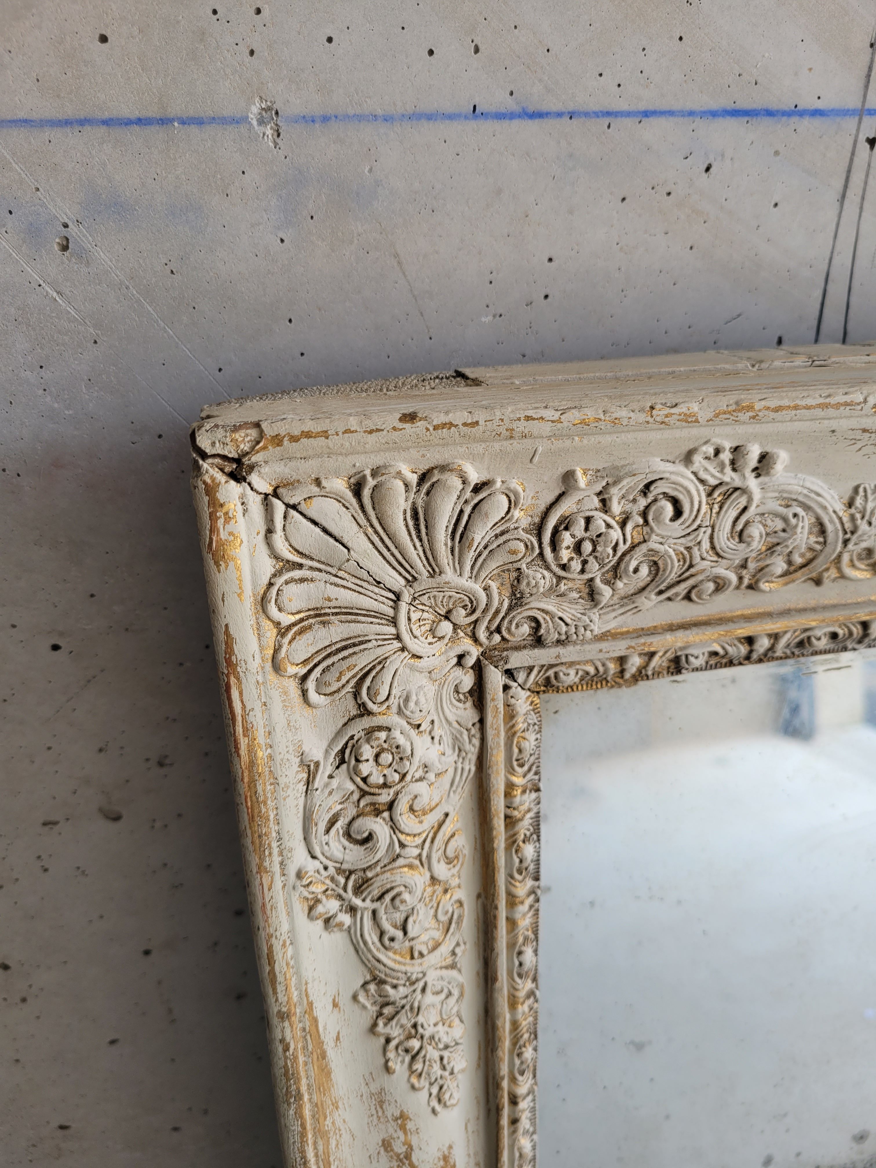 Large mirror early 19th old in patinated wood and mercury