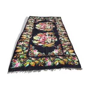 tapis moldave fabriqué