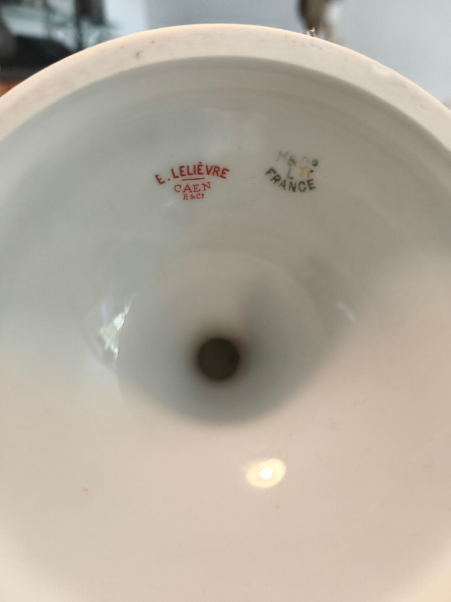 Plate, cut
