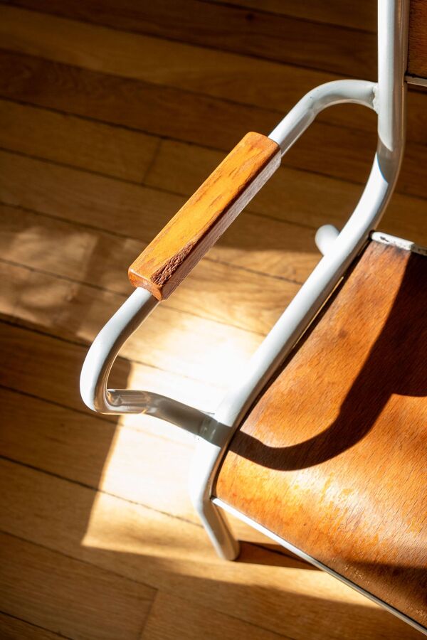 Chaise à accoudoirs pour enfant - Mobilier scolaire vintage, années 50-60