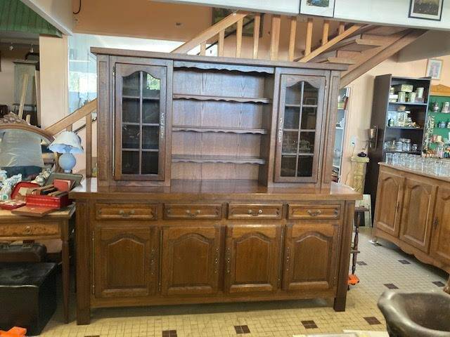 4-door wooden dresser